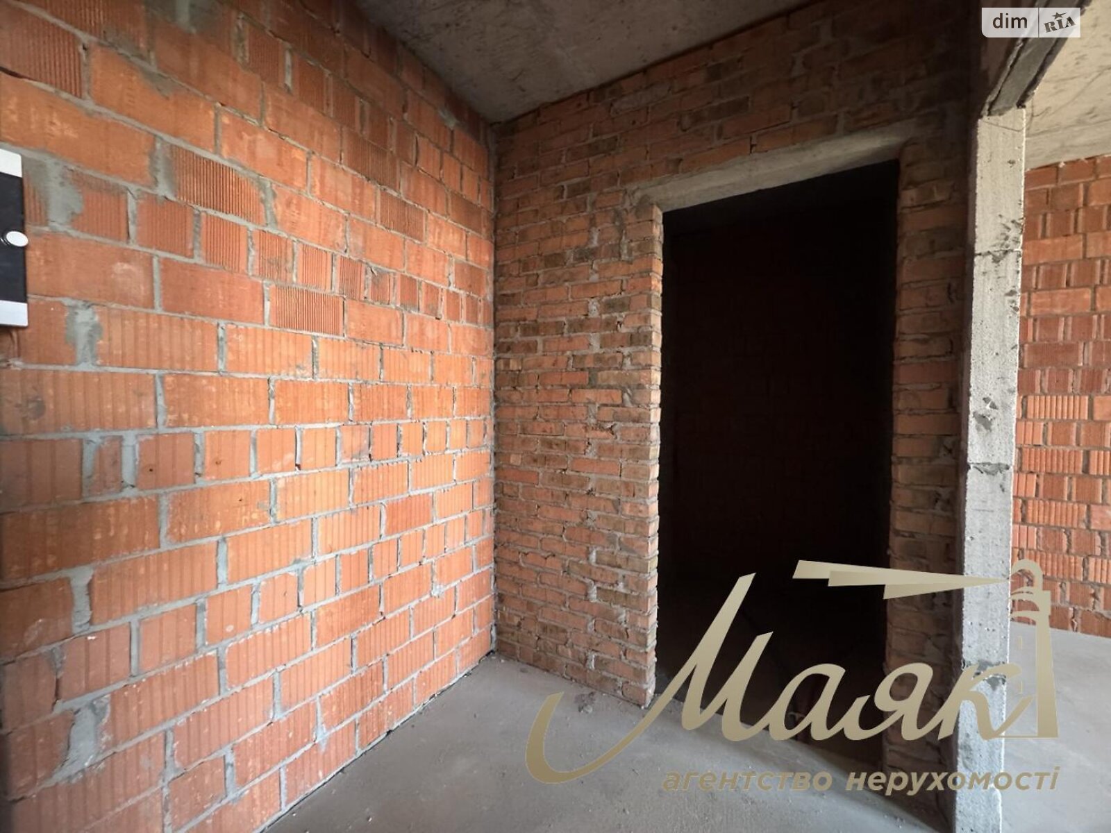 Продаж однокімнатної квартири в Києві, на вул. Андрія Верхогляда 30, район Печерський фото 1