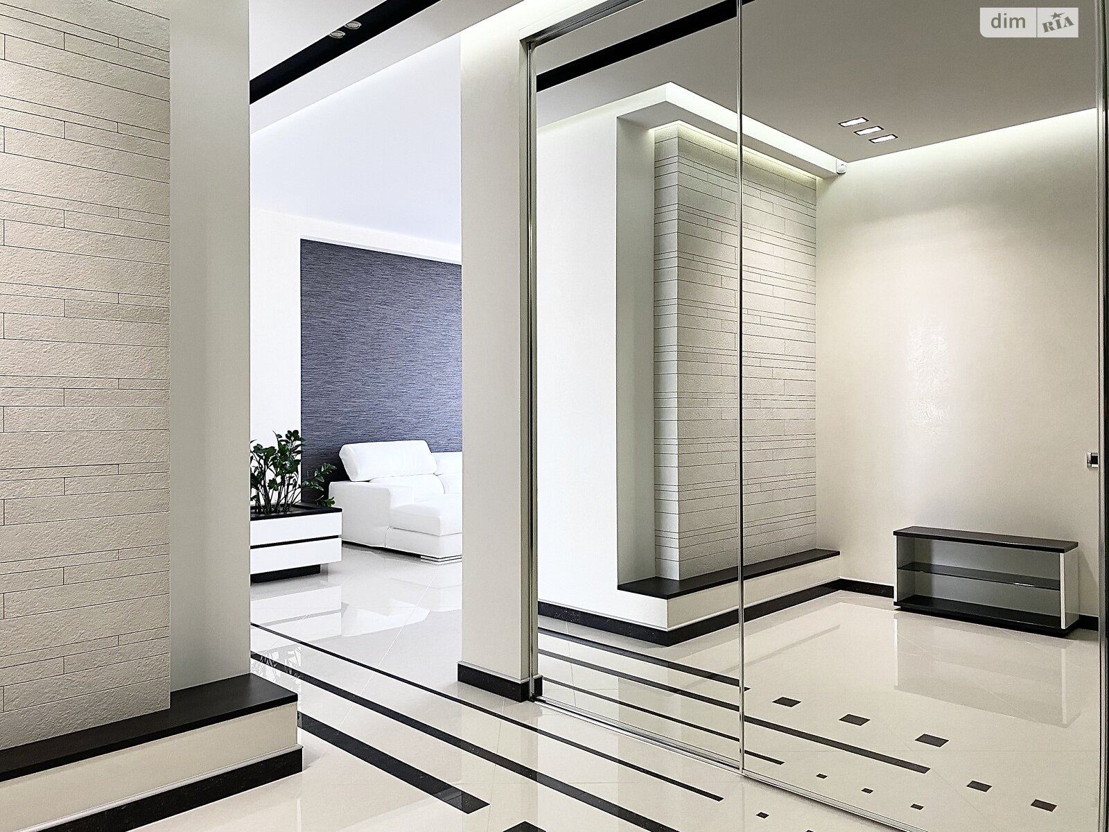 Продаж трикімнатної квартири в Києві, на вул. Андрія Верхогляда 9, район Чорна Гора фото 1