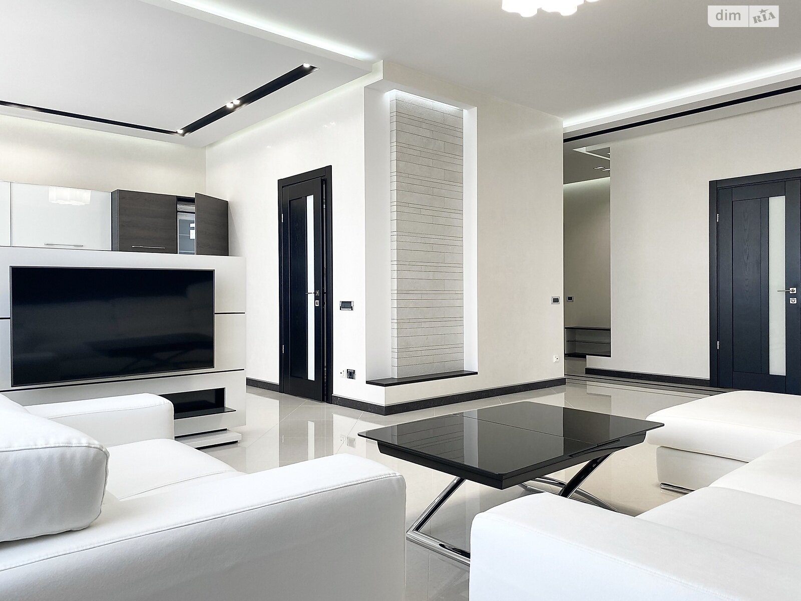 Продаж трикімнатної квартири в Києві, на вул. Андрія Верхогляда 9, район Чорна Гора фото 1