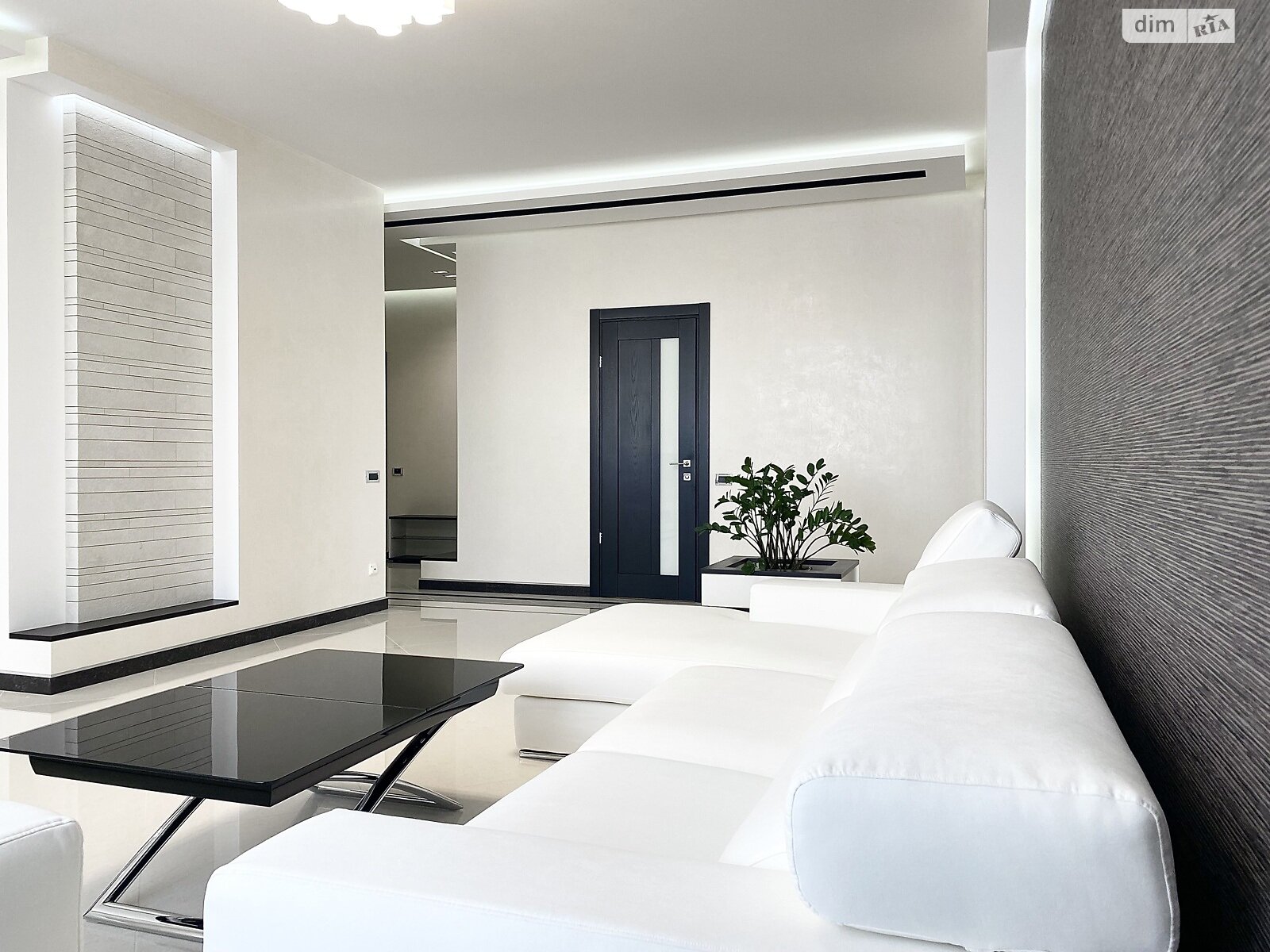 Продаж трикімнатної квартири в Києві, на вул. Андрія Верхогляда 9, район Чорна Гора фото 1