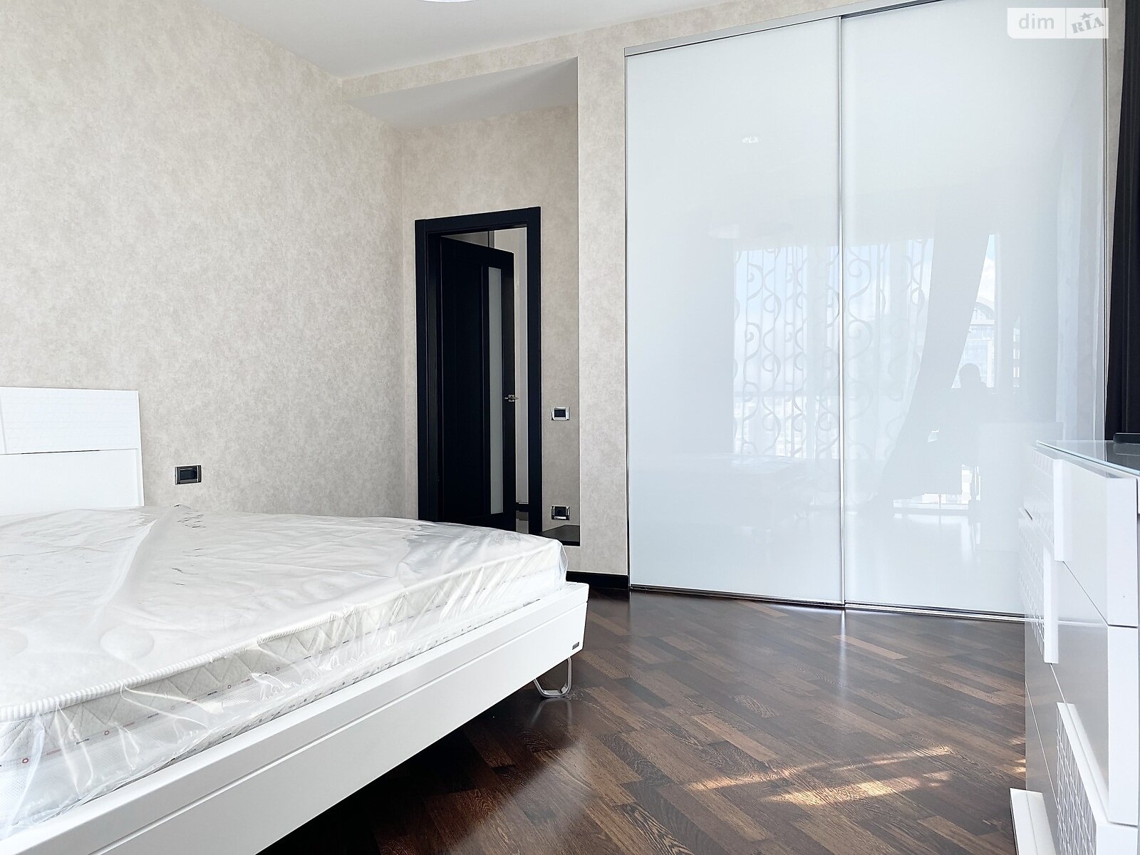 Продаж трикімнатної квартири в Києві, на вул. Андрія Верхогляда 9, район Чорна Гора фото 1