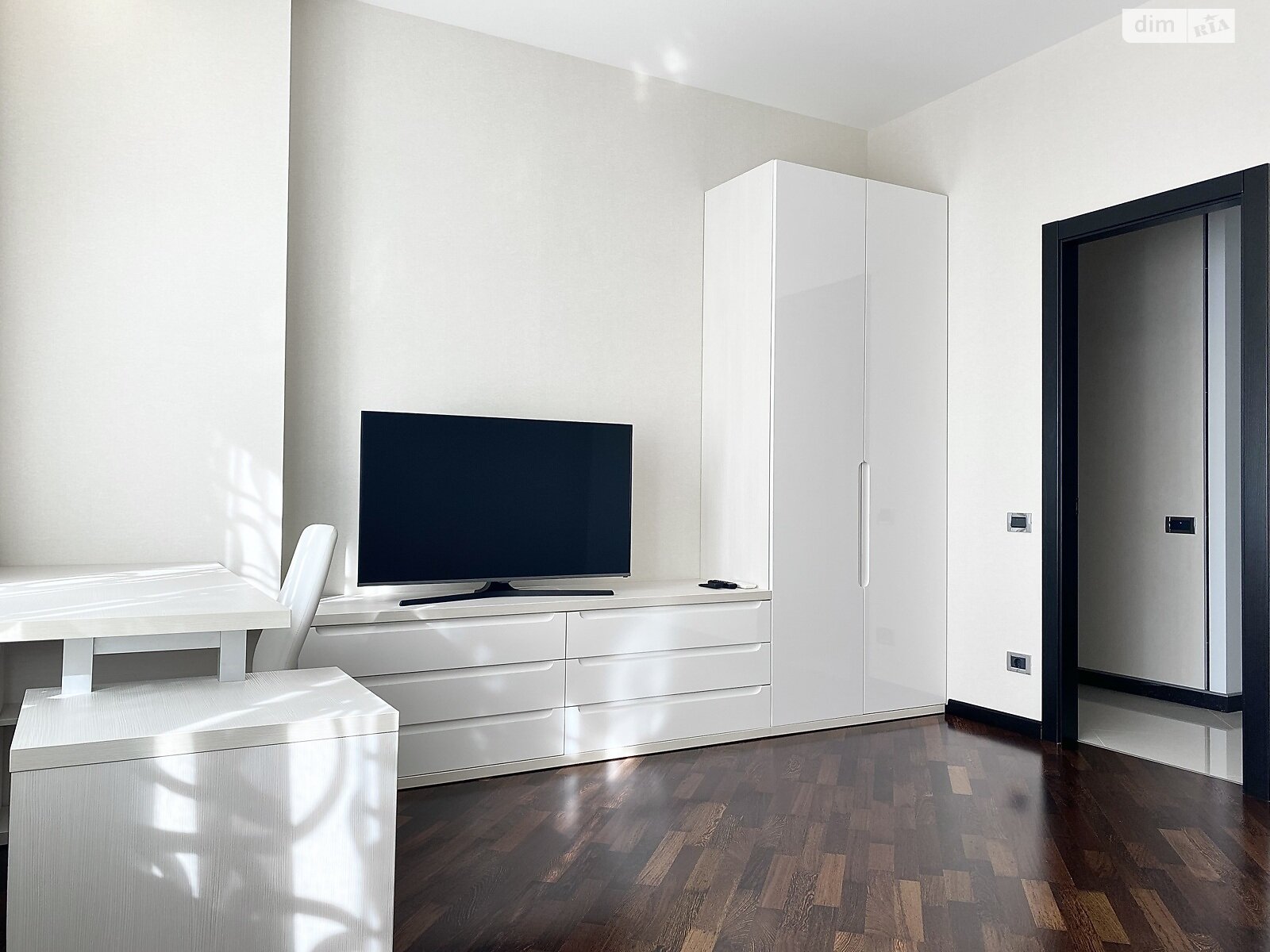 Продаж трикімнатної квартири в Києві, на вул. Андрія Верхогляда 9, район Чорна Гора фото 1