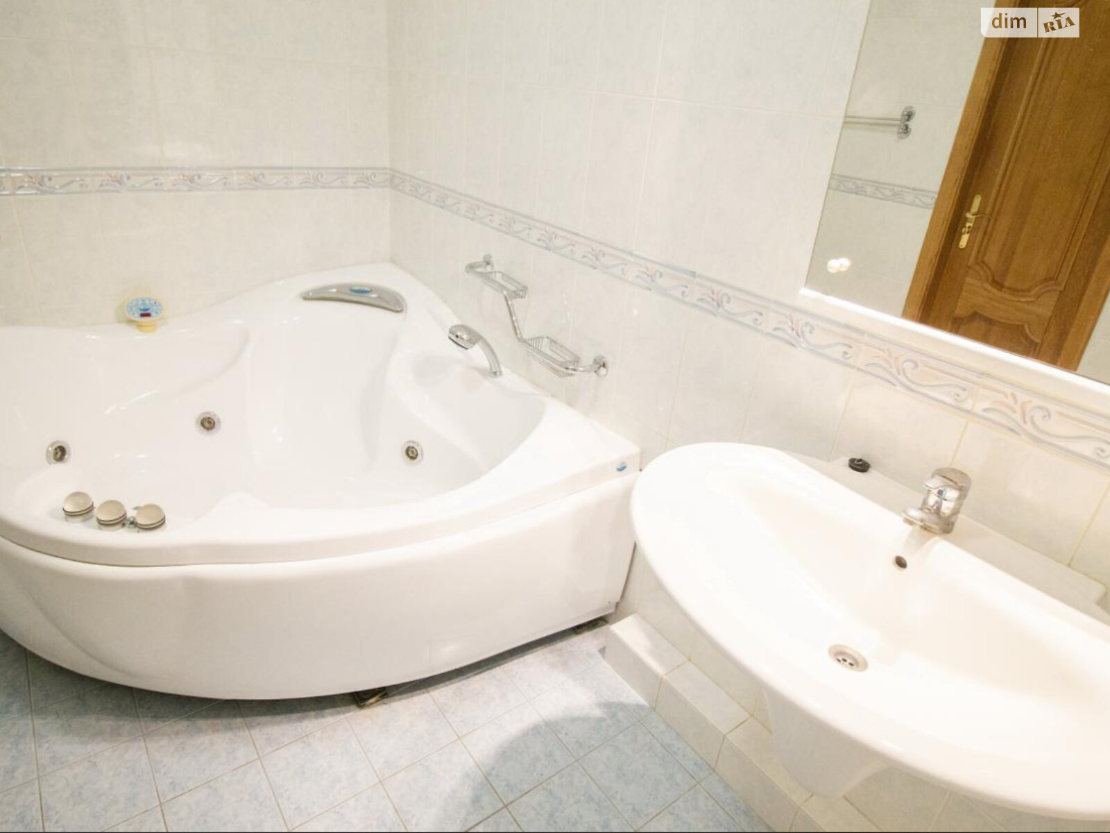 Продаж чотирикімнатної квартири в Києві, на вул. Андрія Верхогляда 4, район Чорна Гора фото 1 Продаж чотирикімнатної квартири в Києві, на вул. Андрія Верхогляда 4, район Чорна Гора фото 1