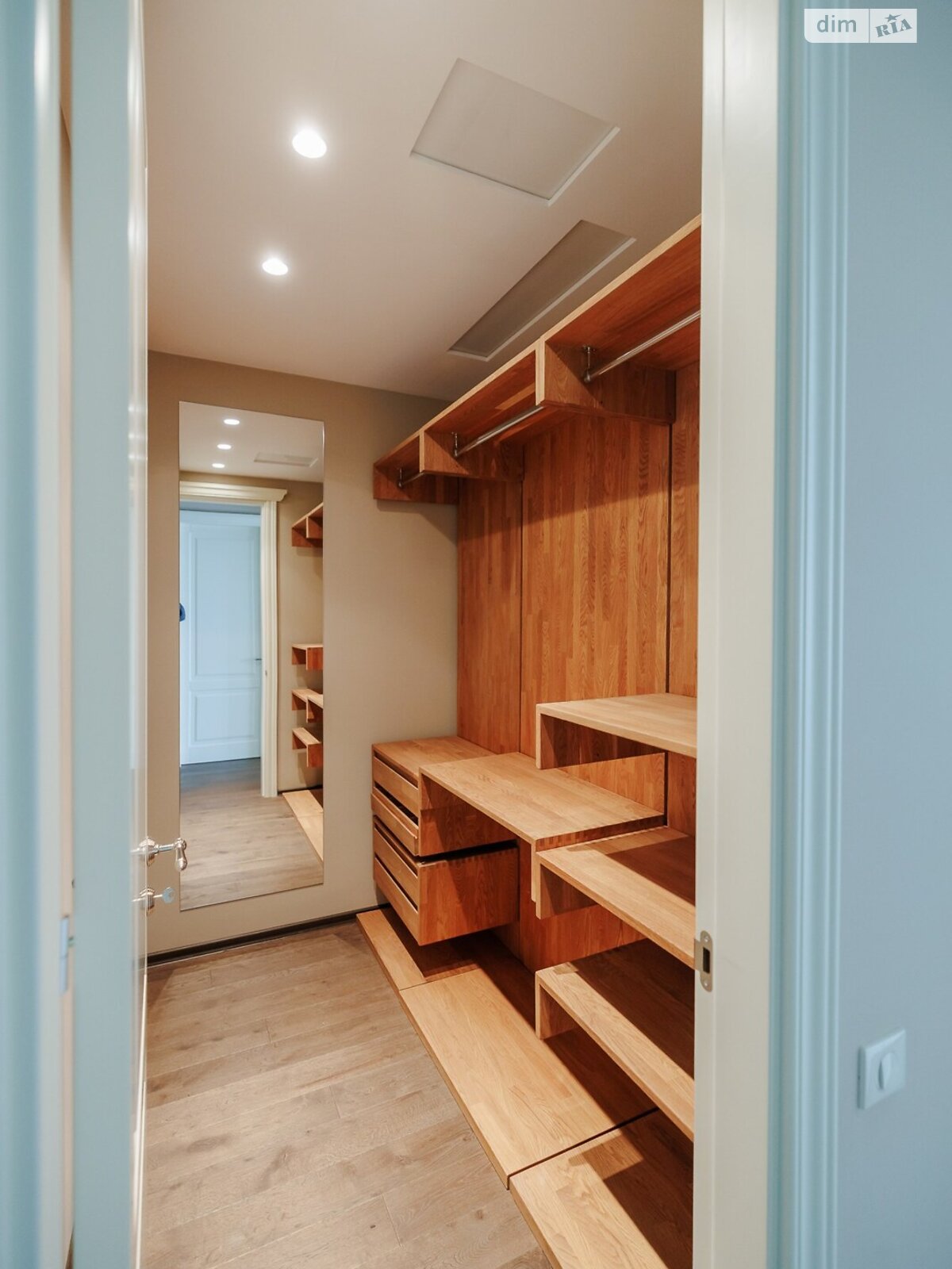 Продаж трикімнатної квартири в Києві, на вул. Андрія Верхогляда 7, район Чорна Гора фото 1