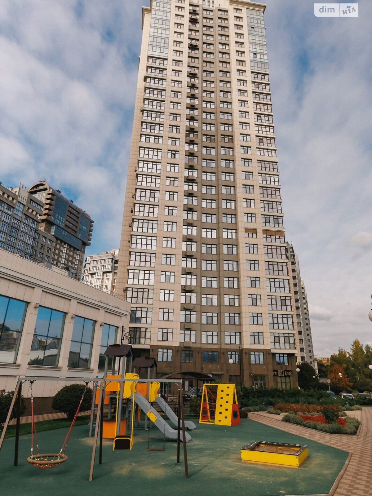 Продаж трикімнатної квартири в Києві, на вул. Андрія Верхогляда 7, район Чорна Гора фото 1