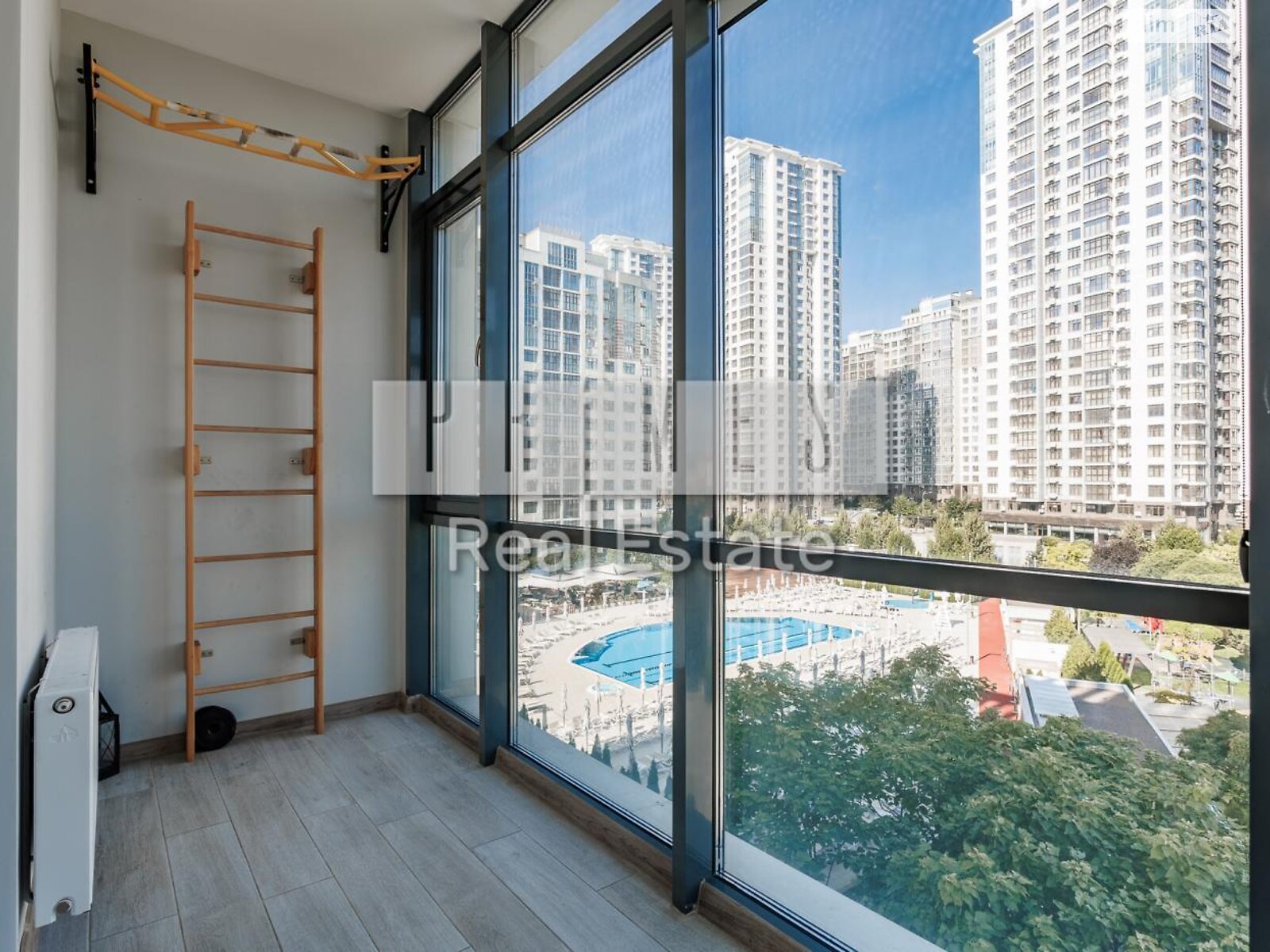 Продажа четырехкомнатной квартиры в Киеве, на ул. Андрея Верхогляда 11В, район Черная Гора фото 1 Продажа четырехкомнатной квартиры в Киеве, на ул. Андрея Верхогляда 11В, район Черная Гора фото 1