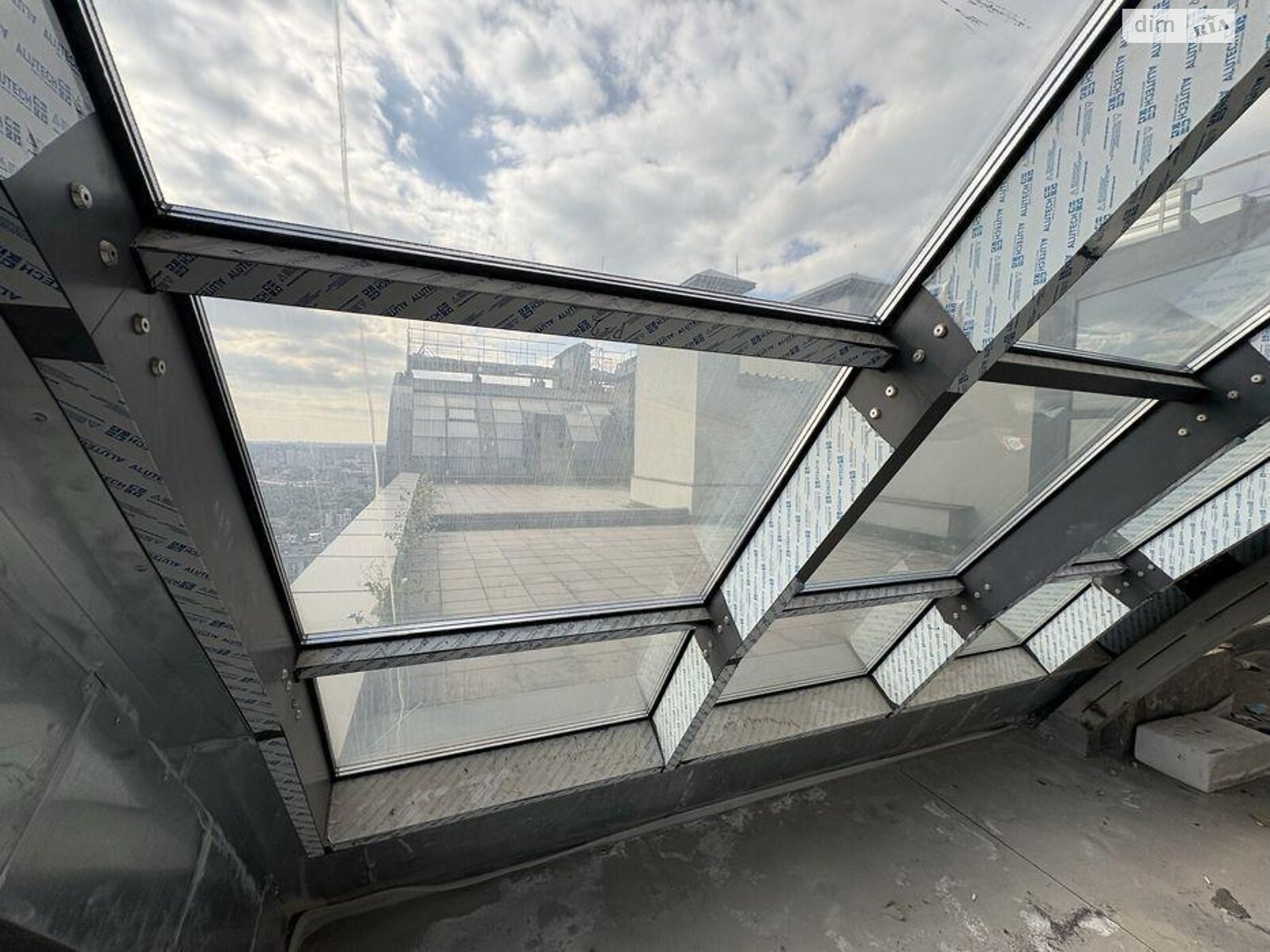 Продаж чотирикімнатної квартири в Києві, на вул. Андрія Верхогляда 4Б, район Чорна Гора фото 1