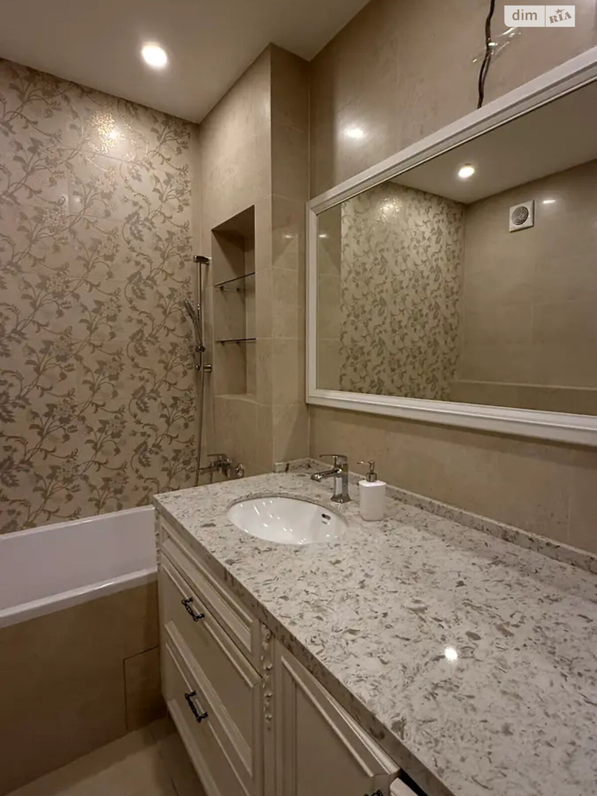 Продаж двокімнатної квартири в Києві, на вул. Андрія Верхогляда 2А, район Чорна Гора фото 1