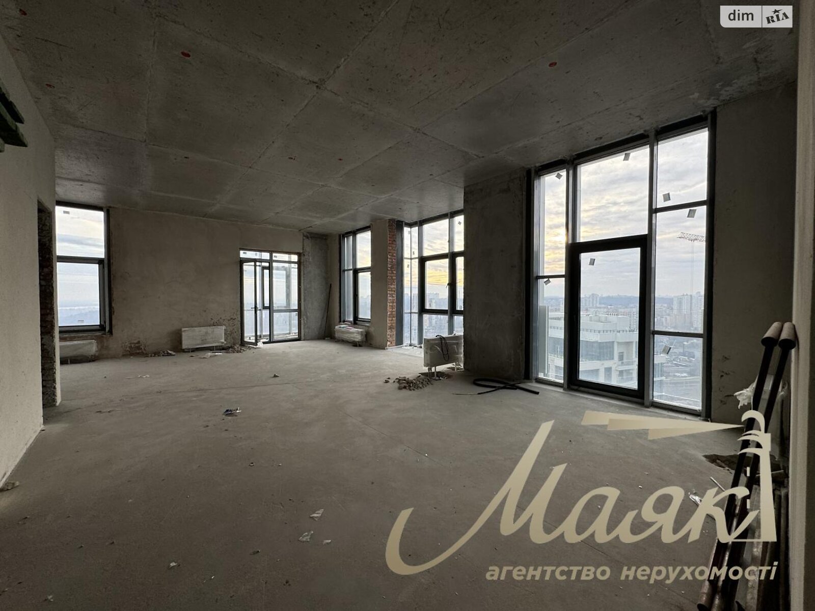 Продажа пятикомнатной квартиры в Киеве, на ул. Андрея Верхогляда 17Б, район Черная Гора фото 1