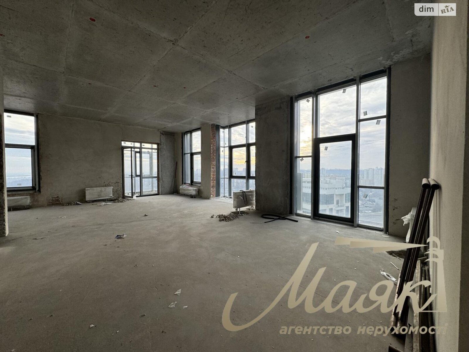 Продажа пятикомнатной квартиры в Киеве, на ул. Андрея Верхогляда 17Б, район Черная Гора фото 1