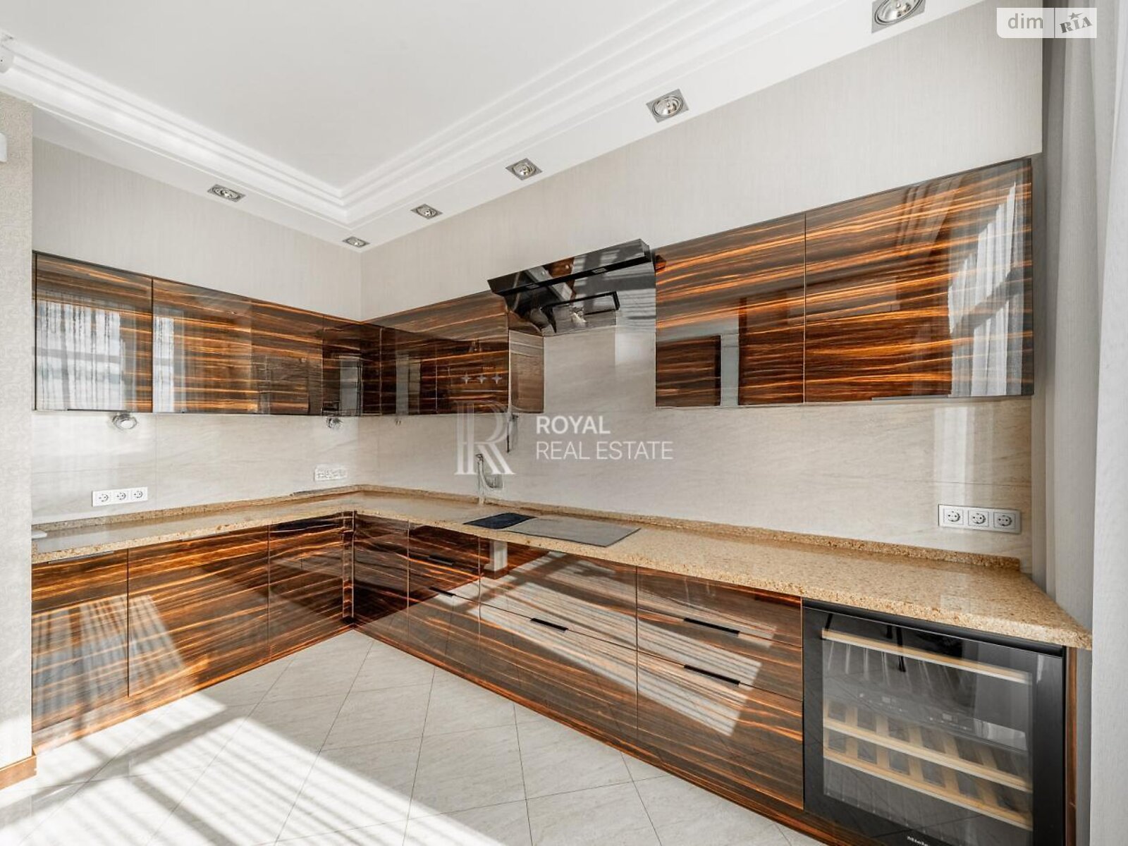 Продажа трехкомнатной квартиры в Киеве, на ул. Андрея Верхогляда 18А, район Черная Гора фото 1