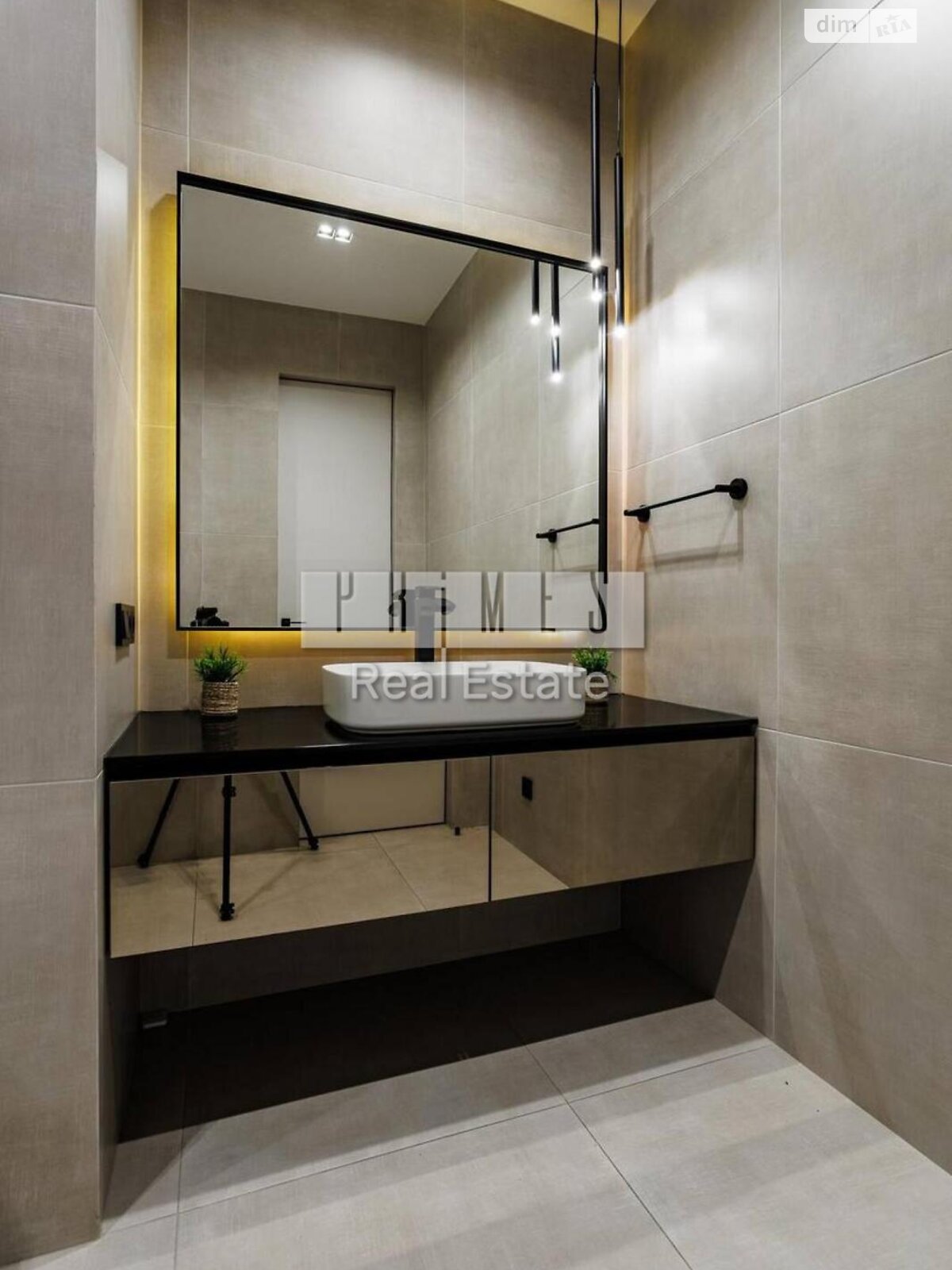 Продажа трехкомнатной квартиры в Киеве, на ул. Андрея Верхогляда 17, район Черная Гора фото 1