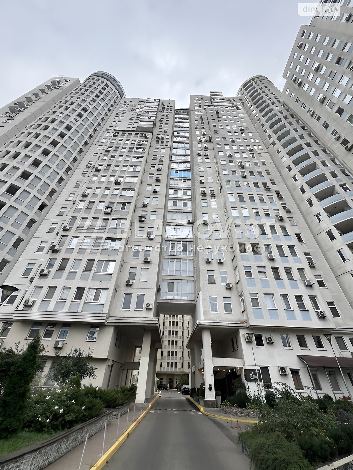 Продажа трехкомнатной квартиры в Киеве, на бул. Николая Михновского 14/16, район Черная Гора фото 1 Продажа трехкомнатной квартиры в Киеве, на бул. Николая Михновского 14/16, район Черная Гора фото 1