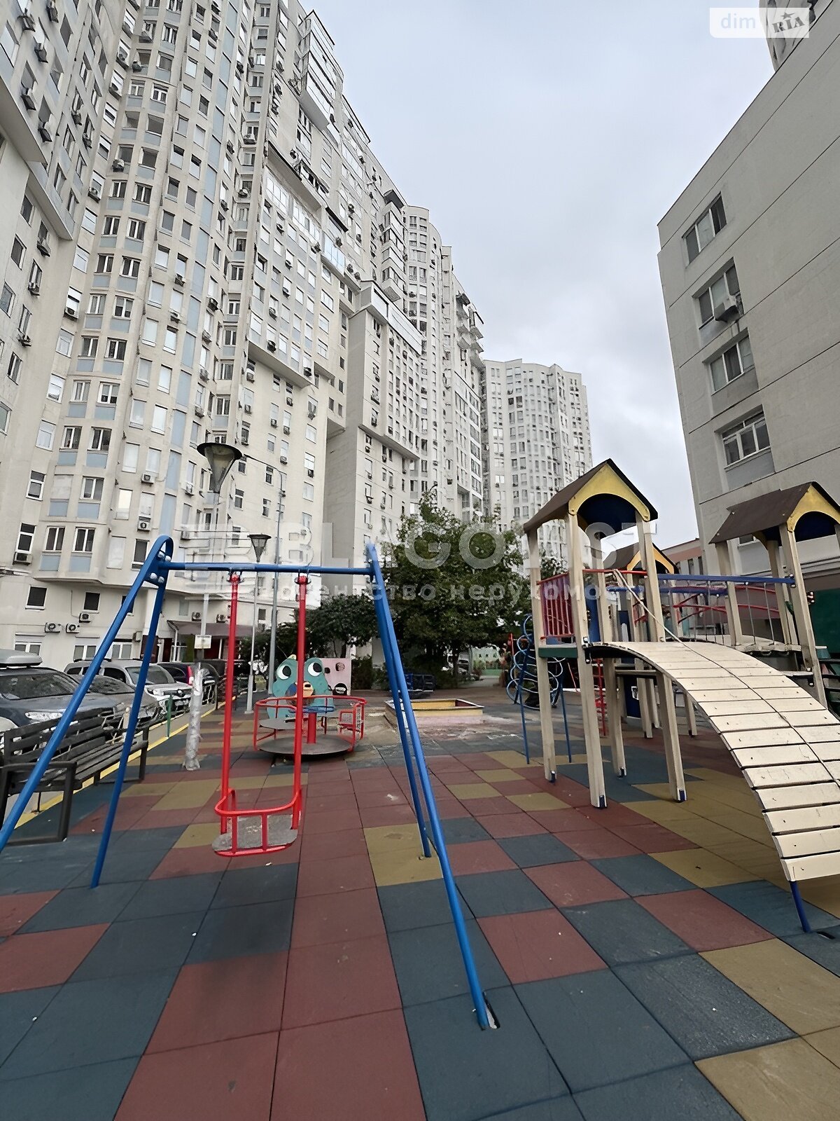 Продажа трехкомнатной квартиры в Киеве, на бул. Николая Михновского 14/16, район Черная Гора фото 1 Продажа трехкомнатной квартиры в Киеве, на бул. Николая Михновского 14/16, район Черная Гора фото 1