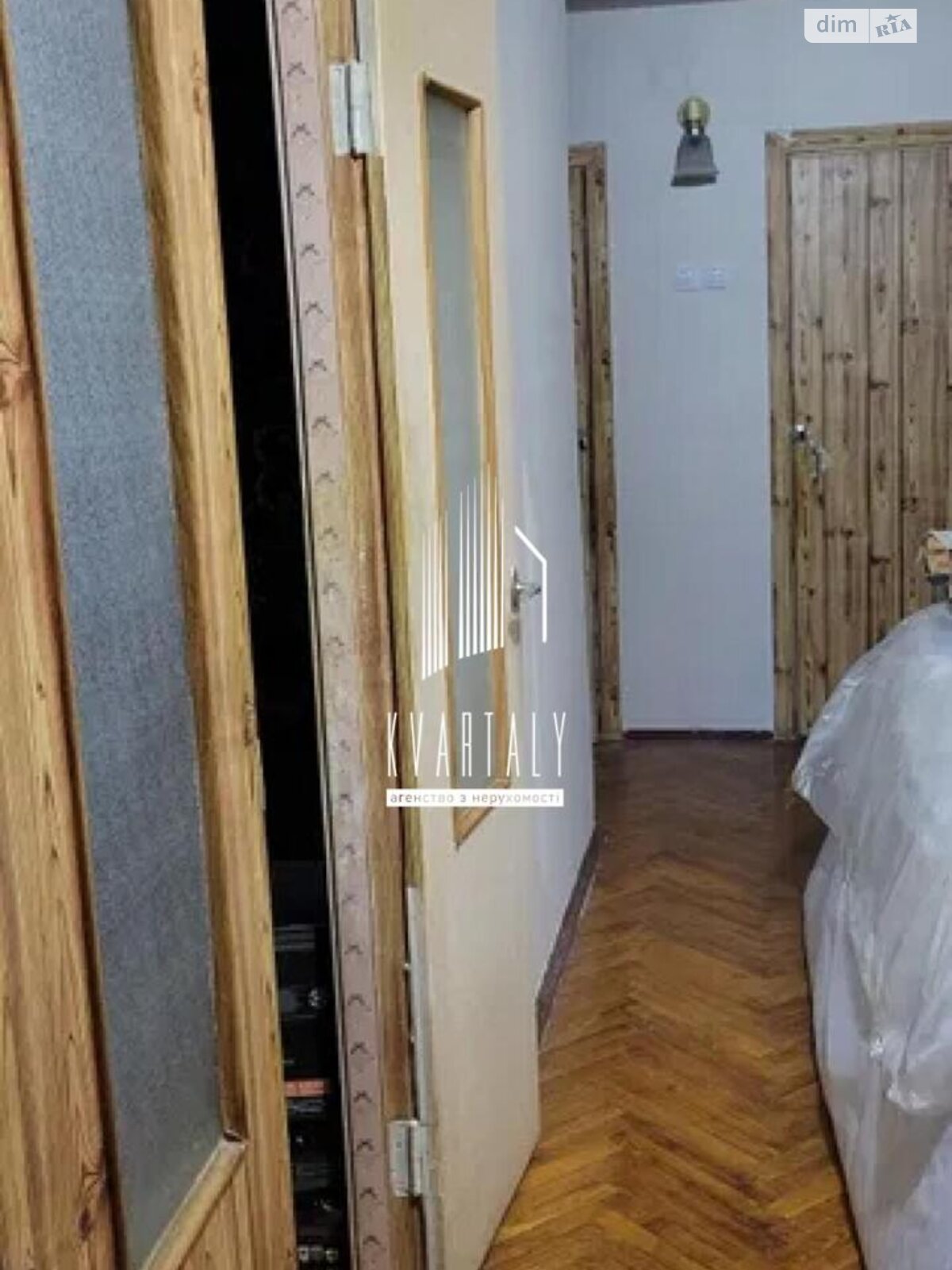 Продаж трикімнатної квартири в Києві, на вул. Ушинського 27, район Чоколівка фото 1 Продаж трикімнатної квартири в Києві, на вул. Ушинського 27, район Чоколівка фото 1