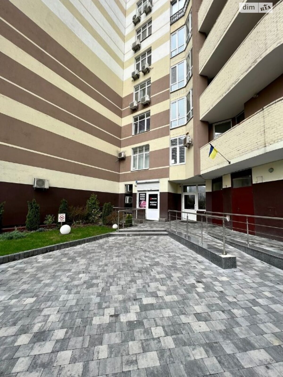 Продажа трехкомнатной квартиры в Киеве, на ул. Анны Ахматовой 22, район Дарницкий фото 1