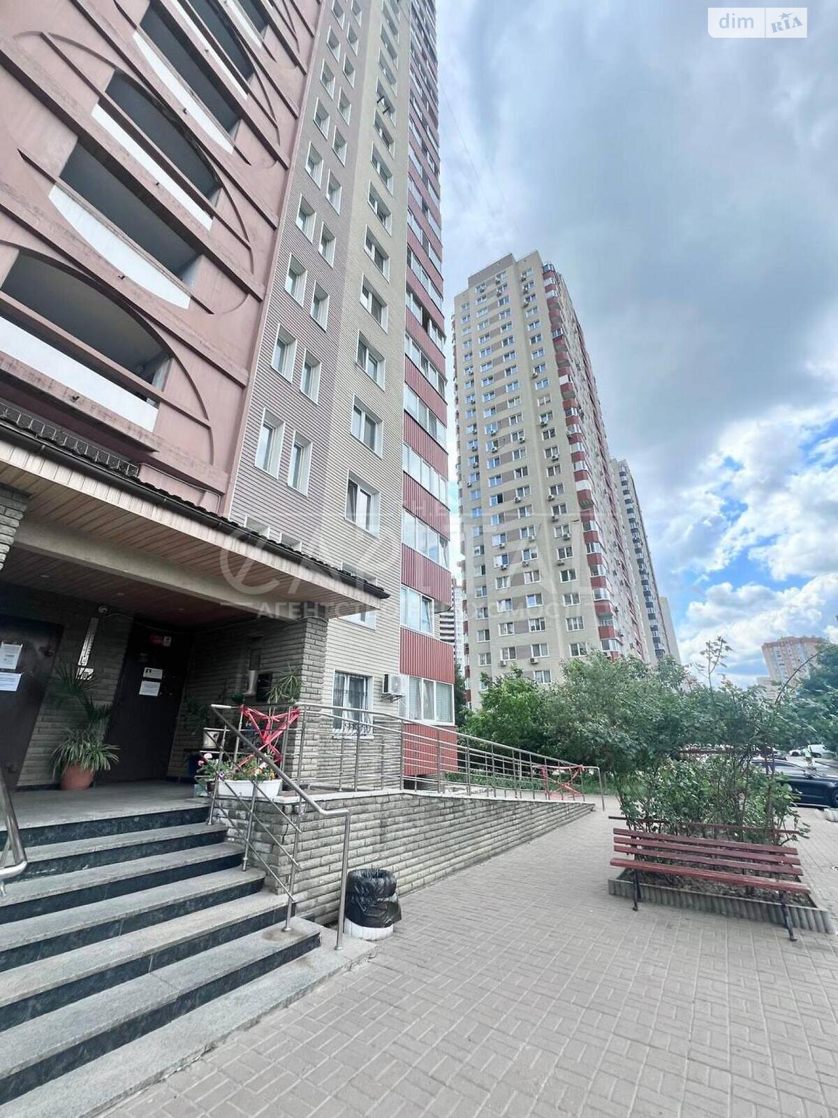 Продажа трехкомнатной квартиры в Киеве, на ул. Анны Ахматовой 24, район Дарницкий фото 1 Продажа трехкомнатной квартиры в Киеве, на ул. Анны Ахматовой 24, район Дарницкий фото 1