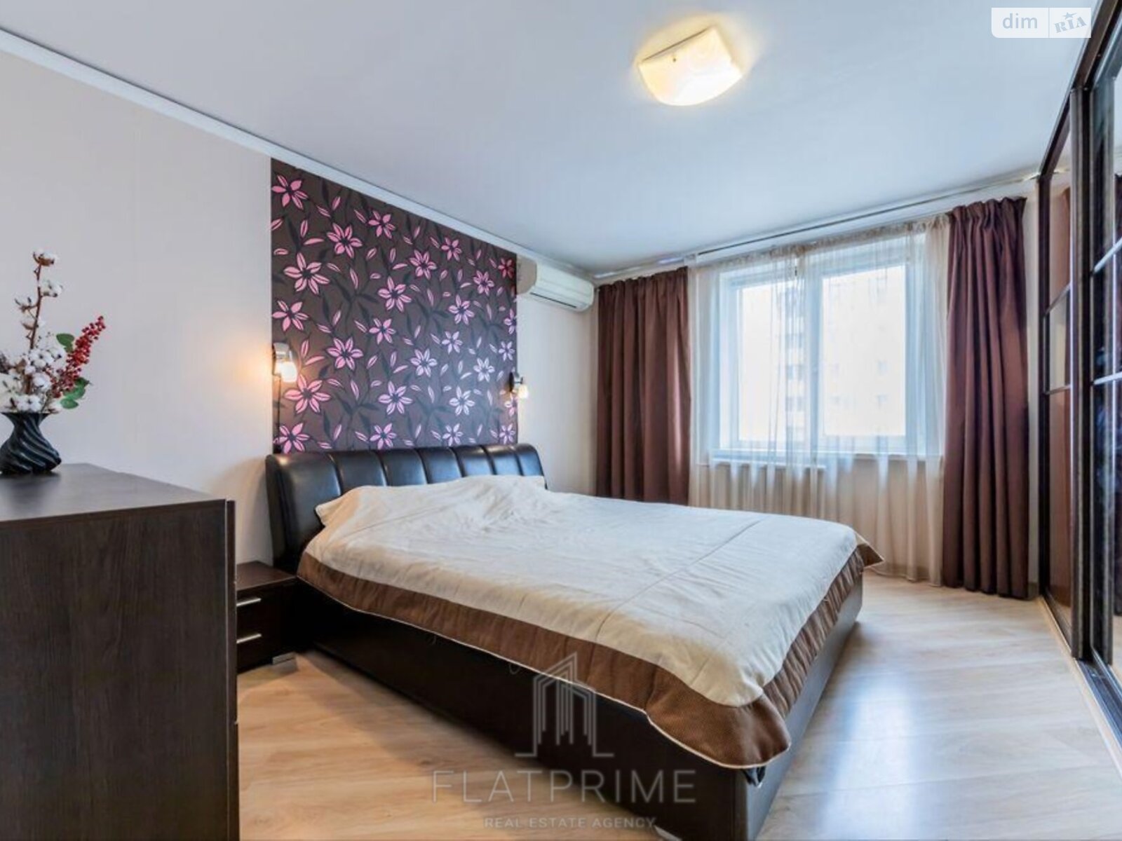 Продаж чотирикімнатної квартири в Києві, на бул. Дарницький 10А, фото 1 Продаж чотирикімнатної квартири в Києві, на бул. Дарницький 10А, фото 1