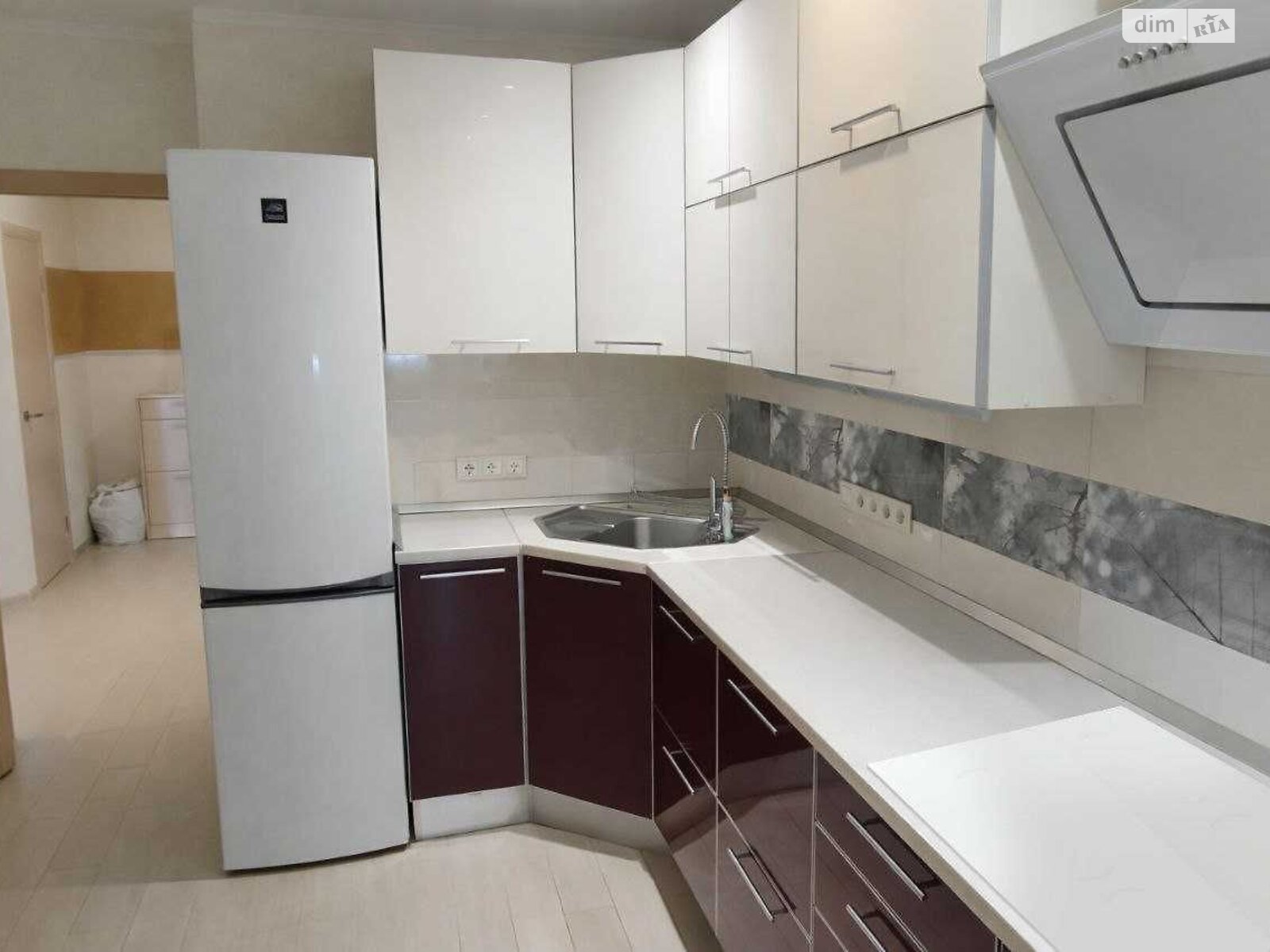 Продажа трехкомнатной квартиры в Киеве, на ул. Чавдар Елизаветы 13, район Дарницкий фото 1