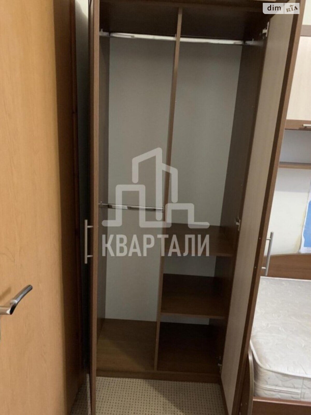 Продаж чотирикімнатної квартири в Києві, на вул. Драгоманова 12, район Дарницький фото 1