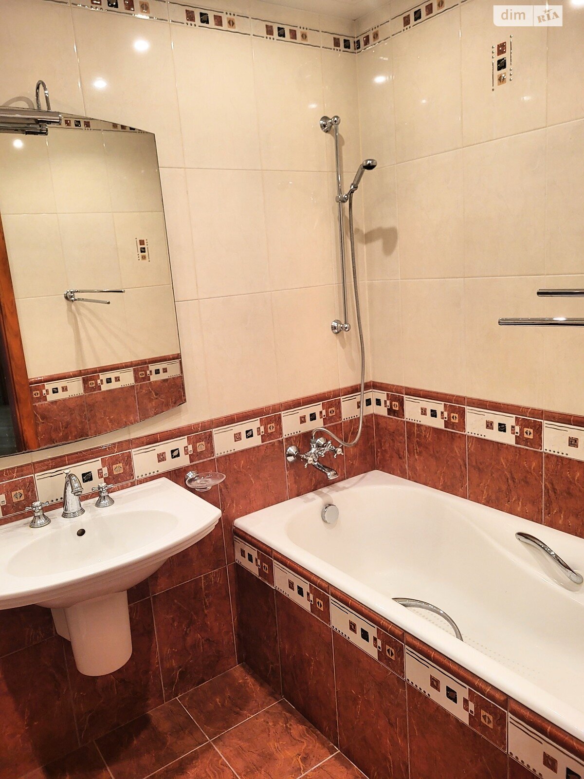 Продажа трехкомнатной квартиры в Киеве, на ул. Драгоманова 17, район Дарницкий фото 1 Продажа трехкомнатной квартиры в Киеве, на ул. Драгоманова 17, район Дарницкий фото 1