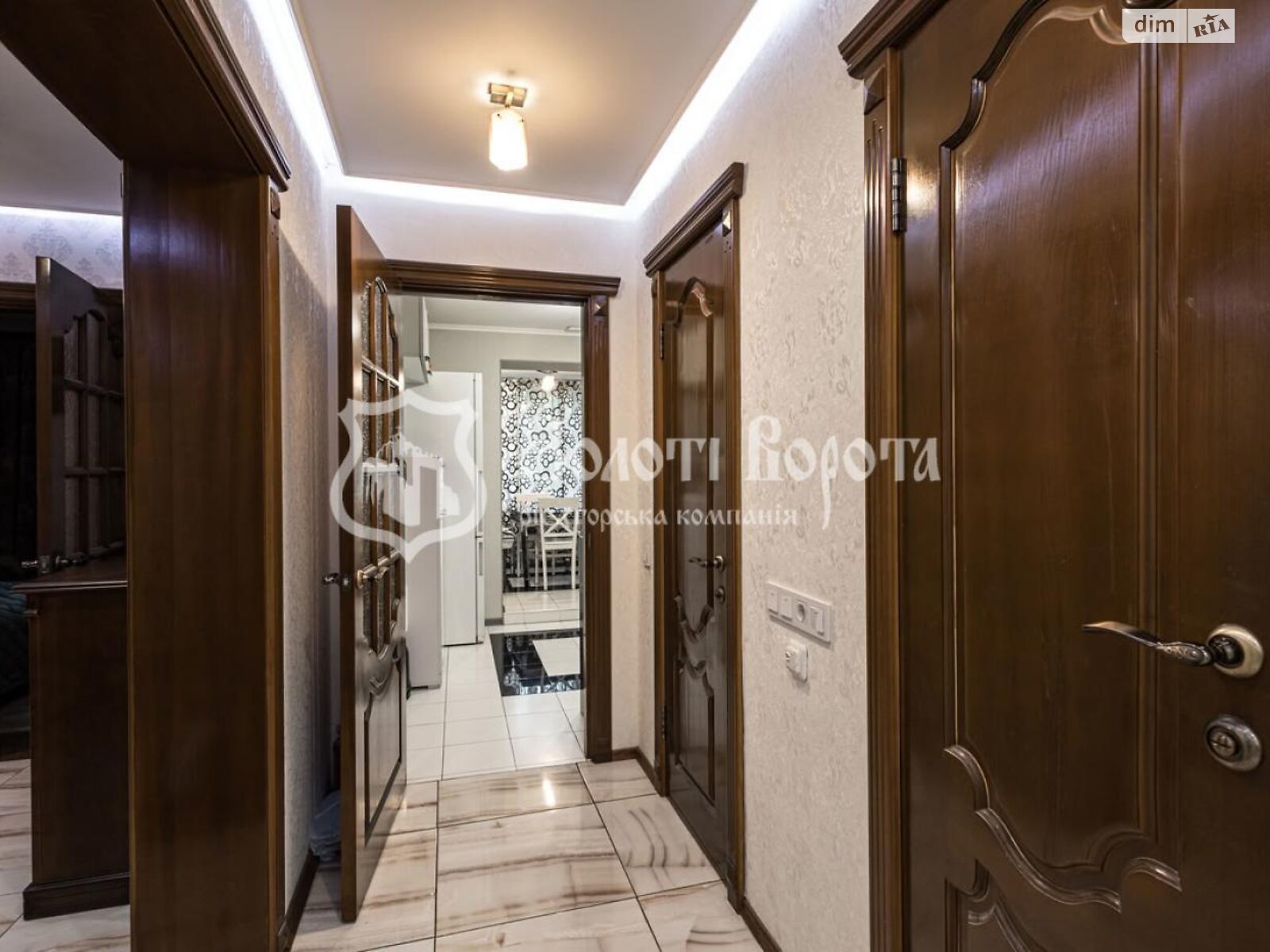 Продажа трехкомнатной квартиры в Киеве, на ул. Драгоманова 5, район Дарницкий фото 1