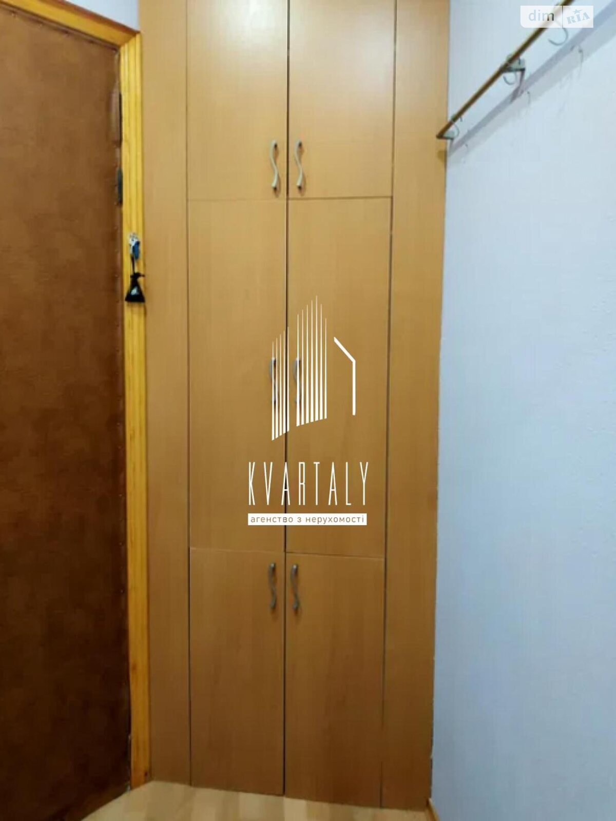 Продаж трикімнатної квартири в Києві, на пл. Севастопольська 13, район Дарницький фото 1 Продаж трикімнатної квартири в Києві, на пл. Севастопольська 13, район Дарницький фото 1