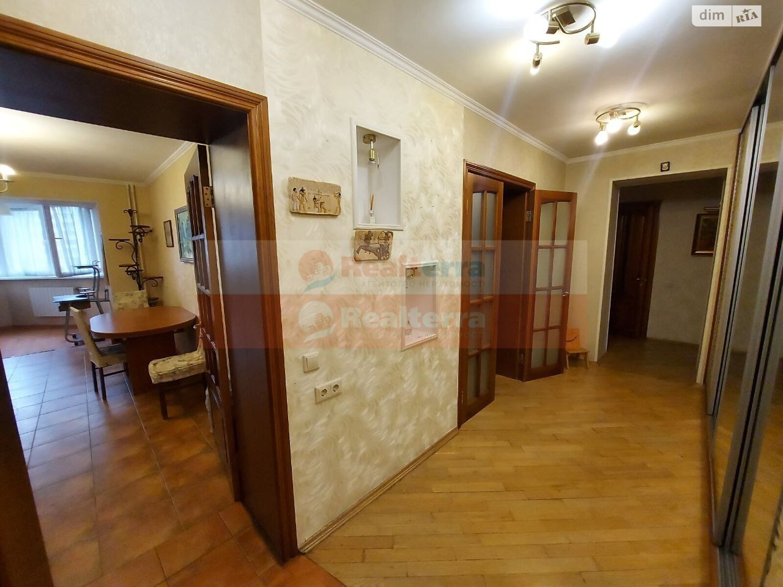 Продаж трикімнатної квартири в Києві, на вул. Вишняківська 5Б, район Дарницький фото 1 Продаж трикімнатної квартири в Києві, на вул. Вишняківська 5Б, район Дарницький фото 1