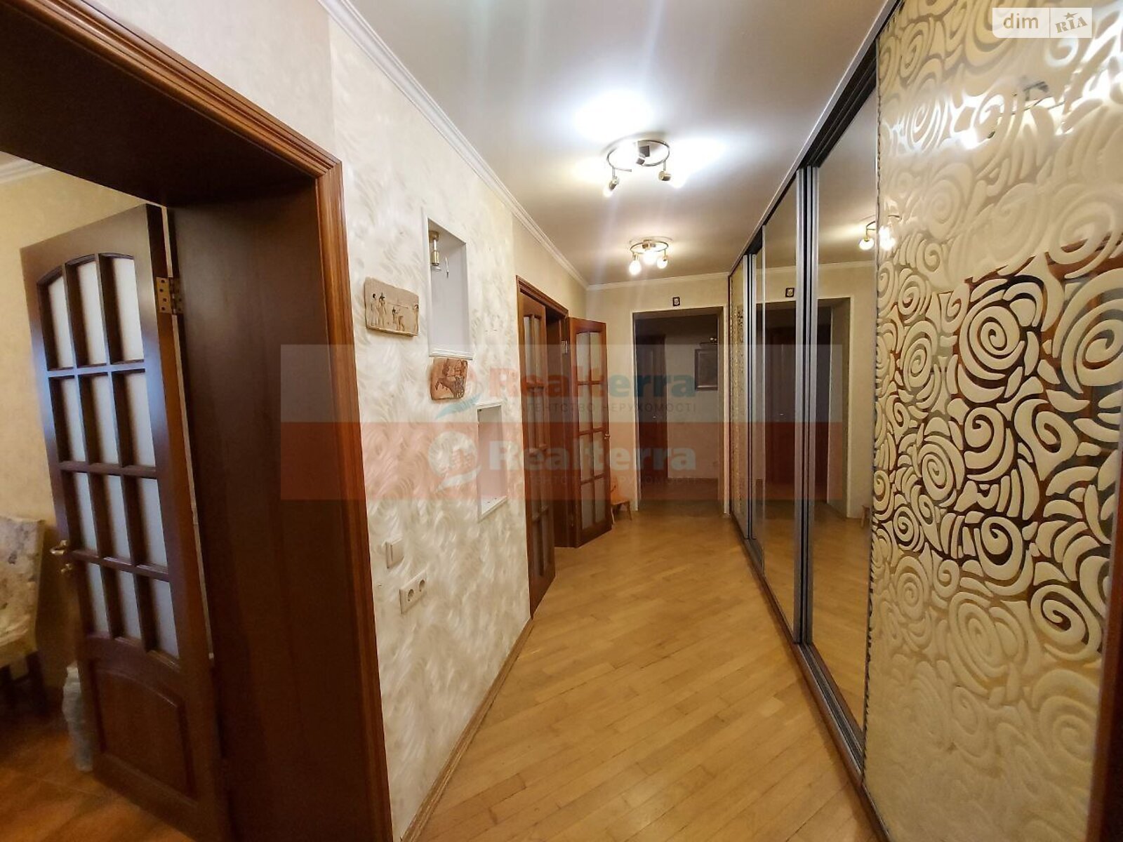 Продаж трикімнатної квартири в Києві, на вул. Вишняківська 5Б, район Дарницький фото 1 Продаж трикімнатної квартири в Києві, на вул. Вишняківська 5Б, район Дарницький фото 1