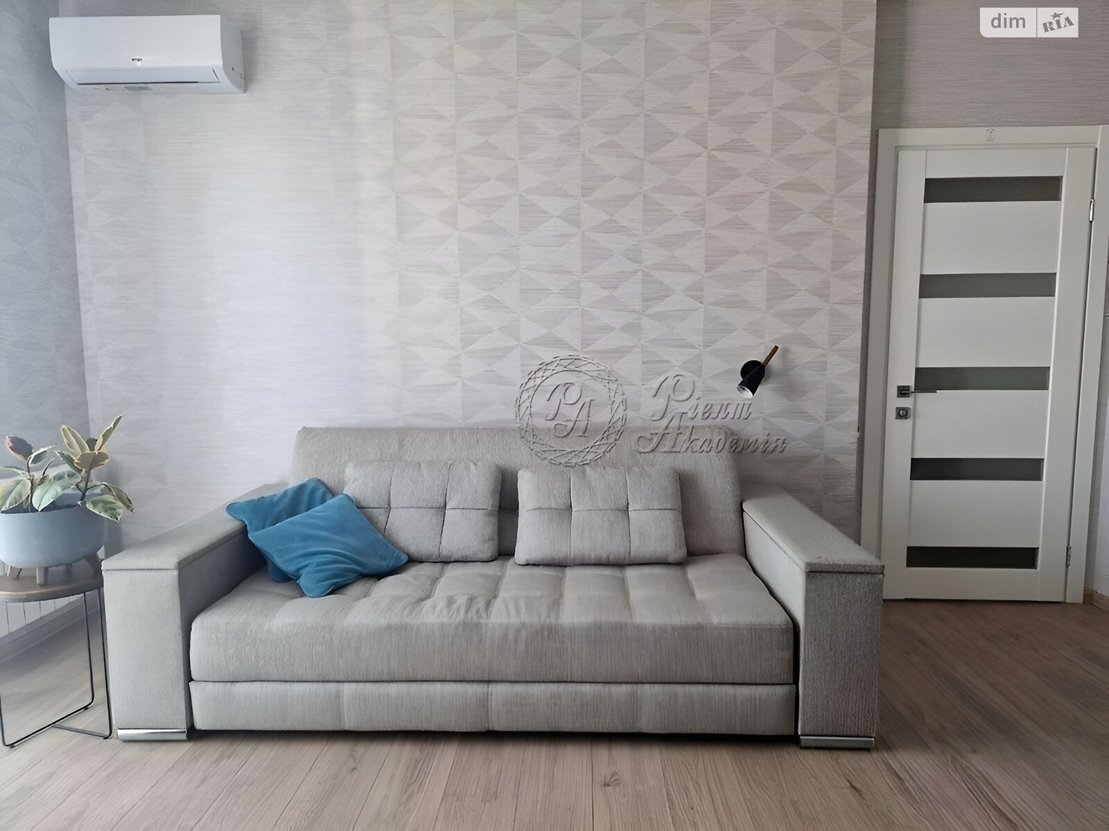 Продаж двокімнатної квартири в Києві, на вул. Деміївська 16, район Деміївка фото 1 Продаж двокімнатної квартири в Києві, на вул. Деміївська 16, район Деміївка фото 1