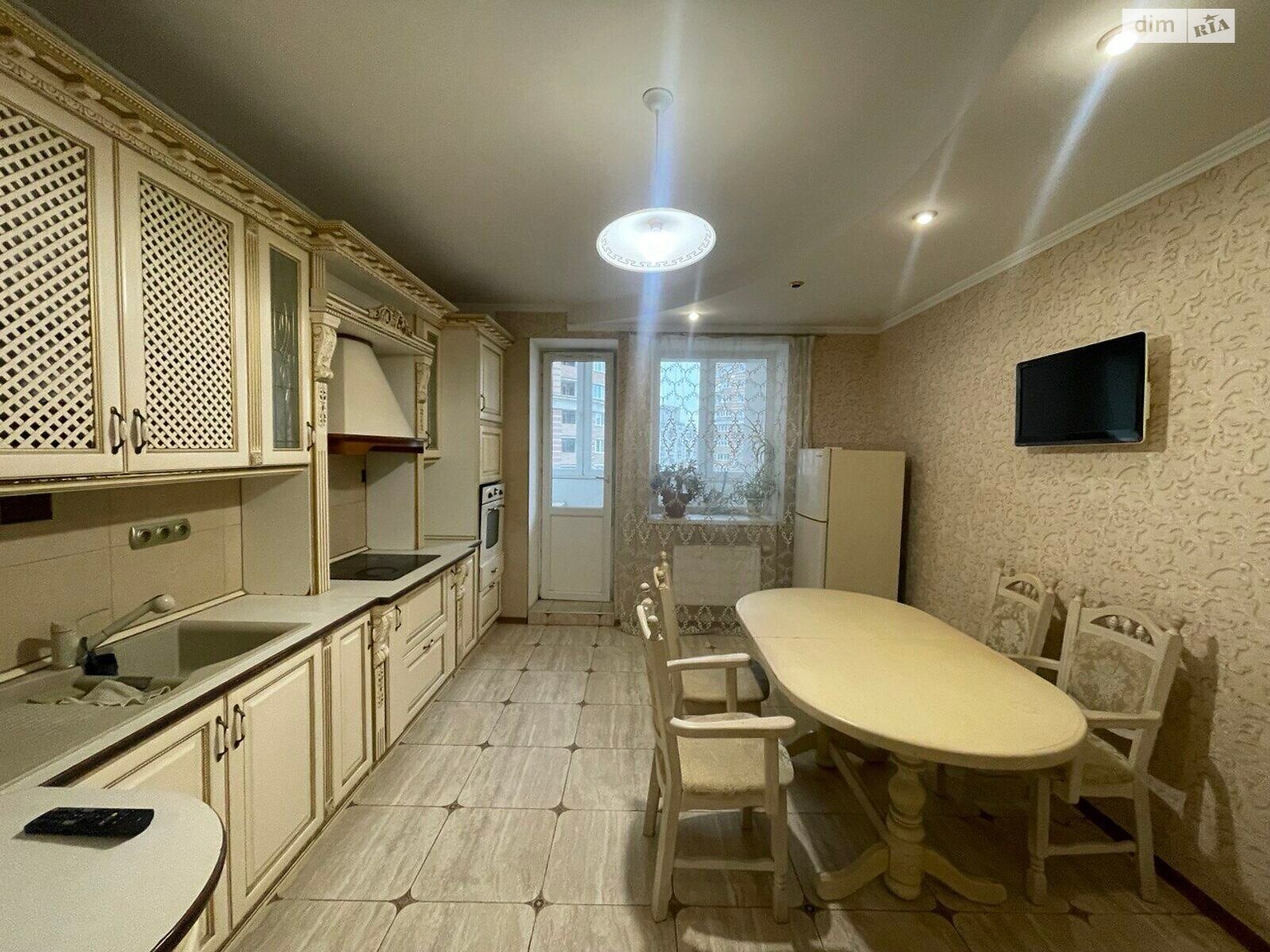 Продажа трехкомнатной квартиры в Киеве, на ул. Голосеевская 13А, район Демеевка фото 1 Продажа трехкомнатной квартиры в Киеве, на ул. Голосеевская 13А, район Демеевка фото 1
