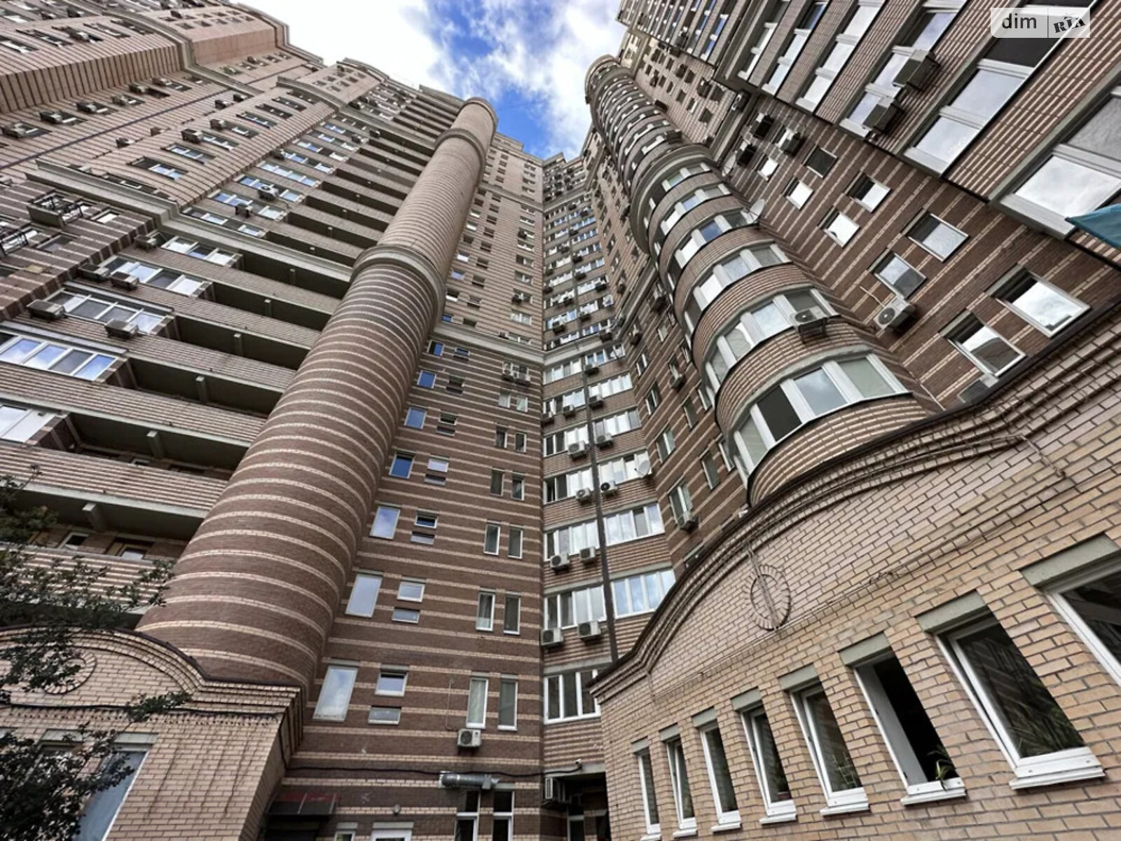 Продаж трикімнатної квартири в Києві, на вул. Голосіївська 13, район Деміївка фото 1