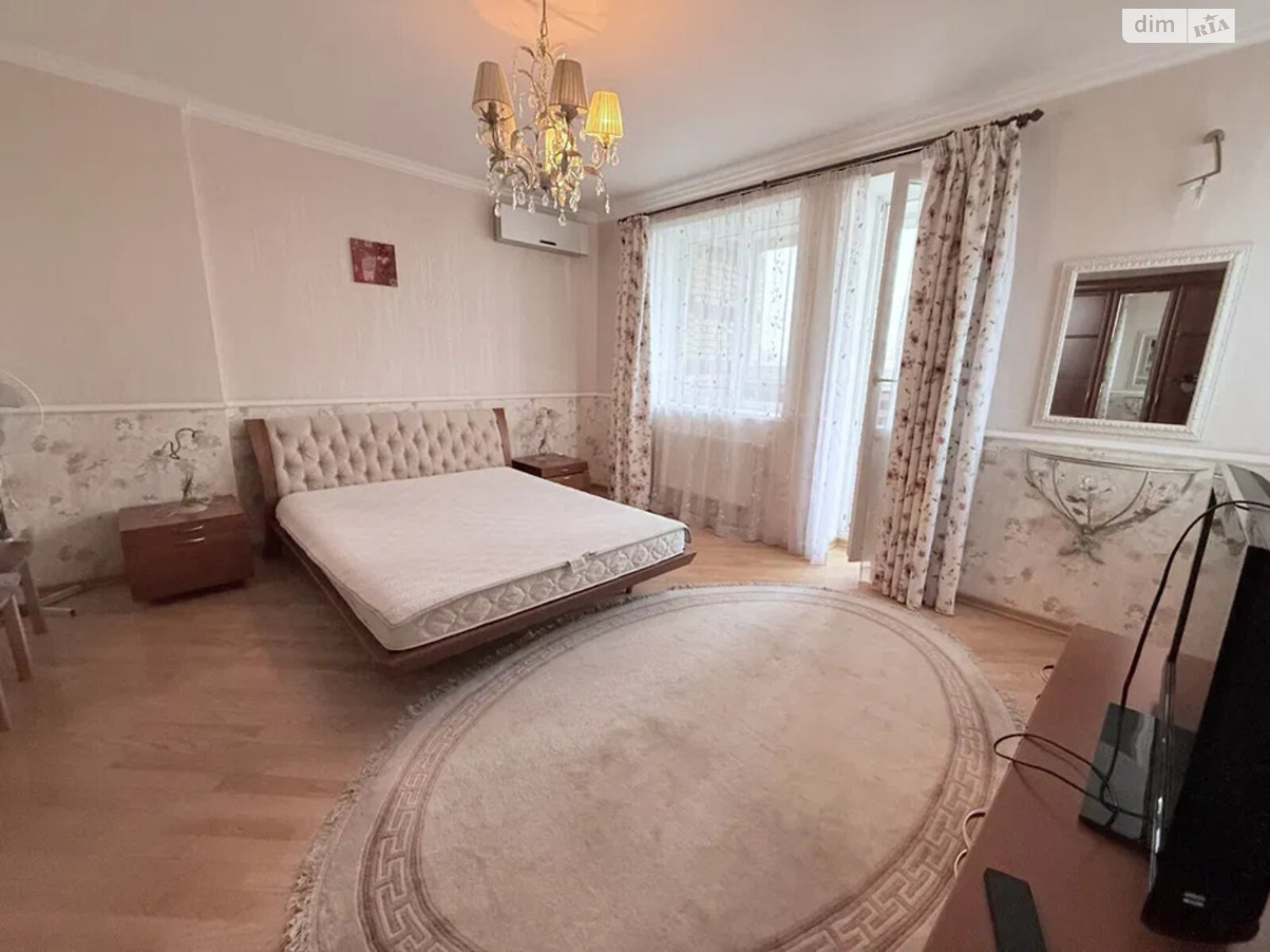 Продаж трикімнатної квартири в Києві, на вул. Голосіївська 13, район Деміївка фото 1