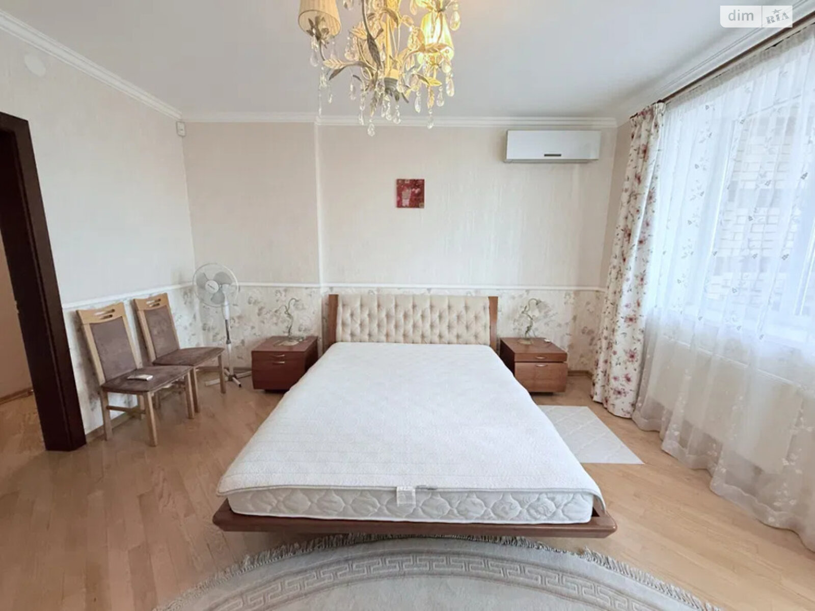 Продаж трикімнатної квартири в Києві, на вул. Голосіївська 13, район Деміївка фото 1