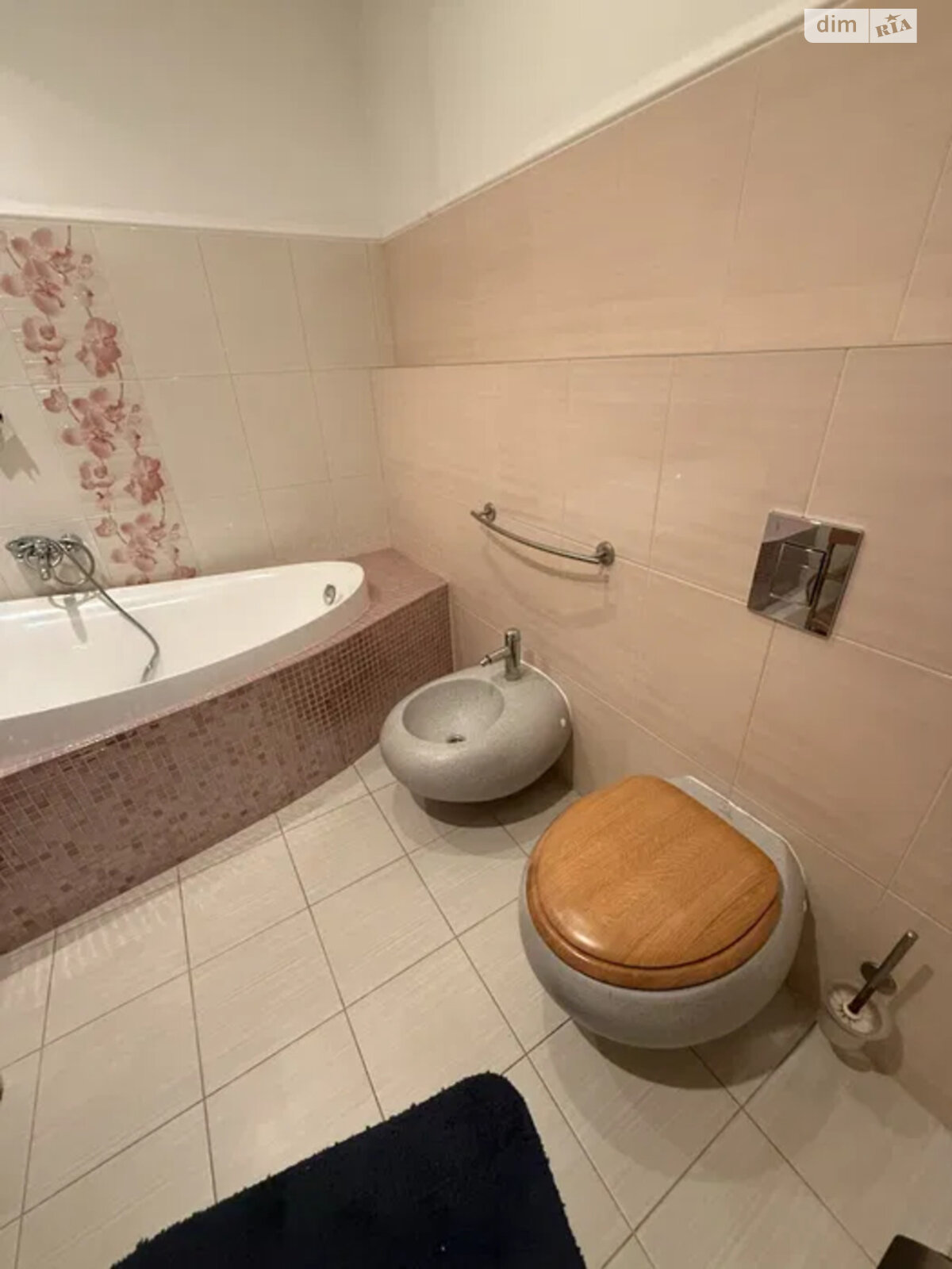 Продаж трикімнатної квартири в Києві, на вул. Голосіївська 13, район Деміївка фото 1