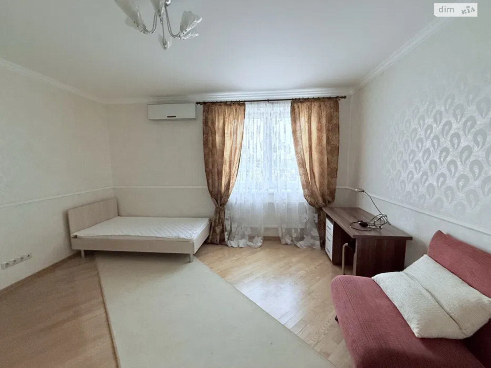 Продаж трикімнатної квартири в Києві, на вул. Голосіївська 13, район Деміївка фото 1