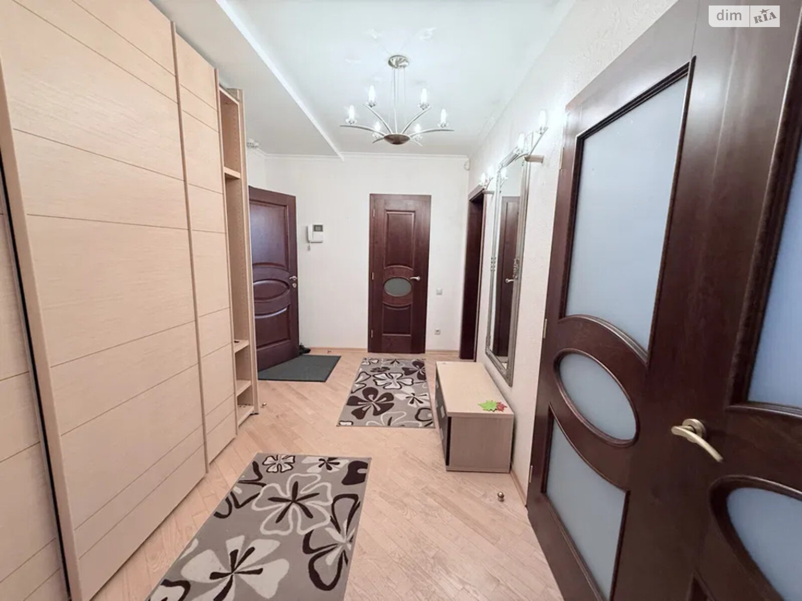 Продаж трикімнатної квартири в Києві, на вул. Голосіївська 13, район Деміївка фото 1