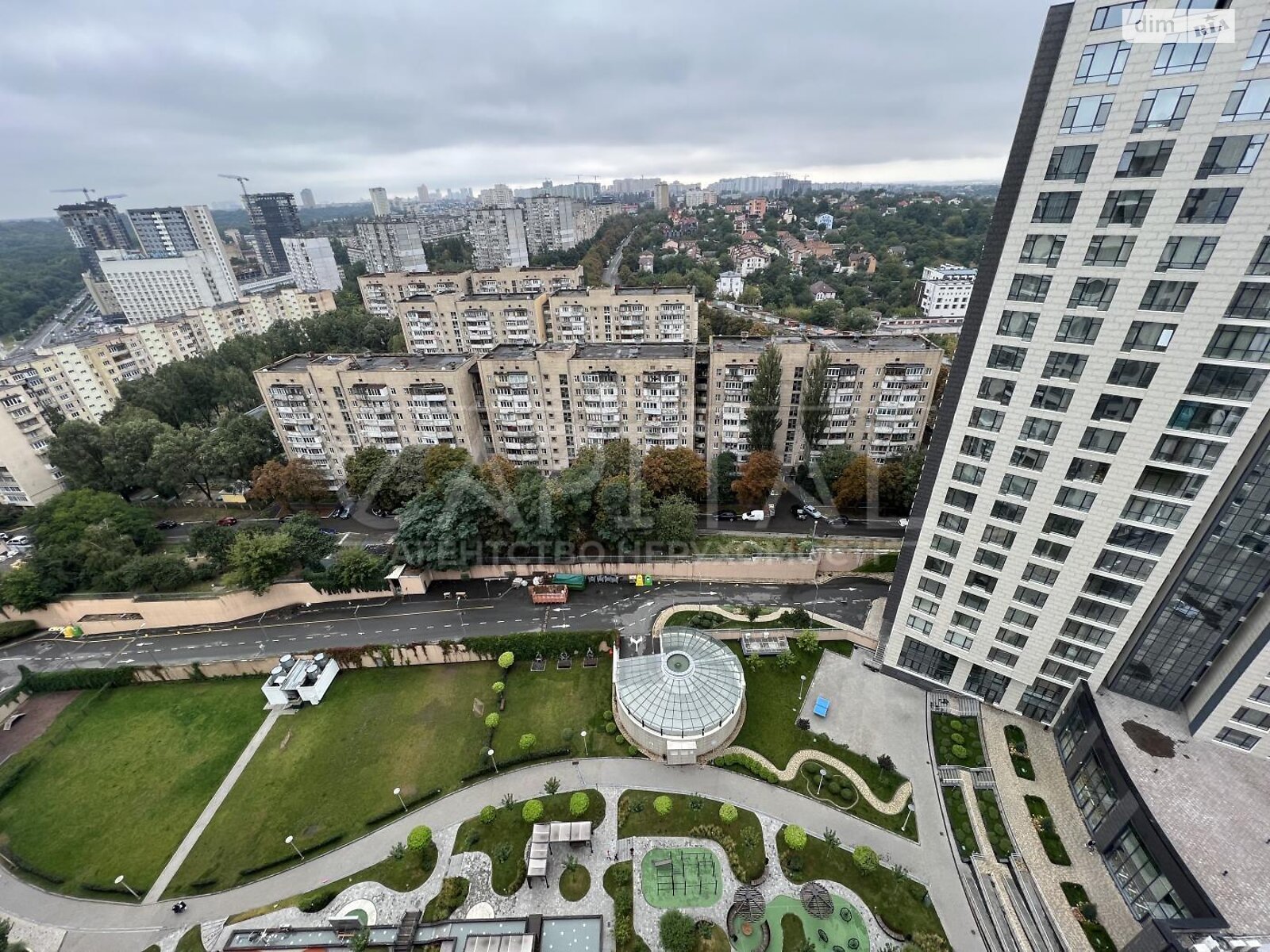 Продаж чотирикімнатної квартири в Києві, на просп. Голосіївський 60, район Деміївка фото 1 Продаж чотирикімнатної квартири в Києві, на просп. Голосіївський 60, район Деміївка фото 1