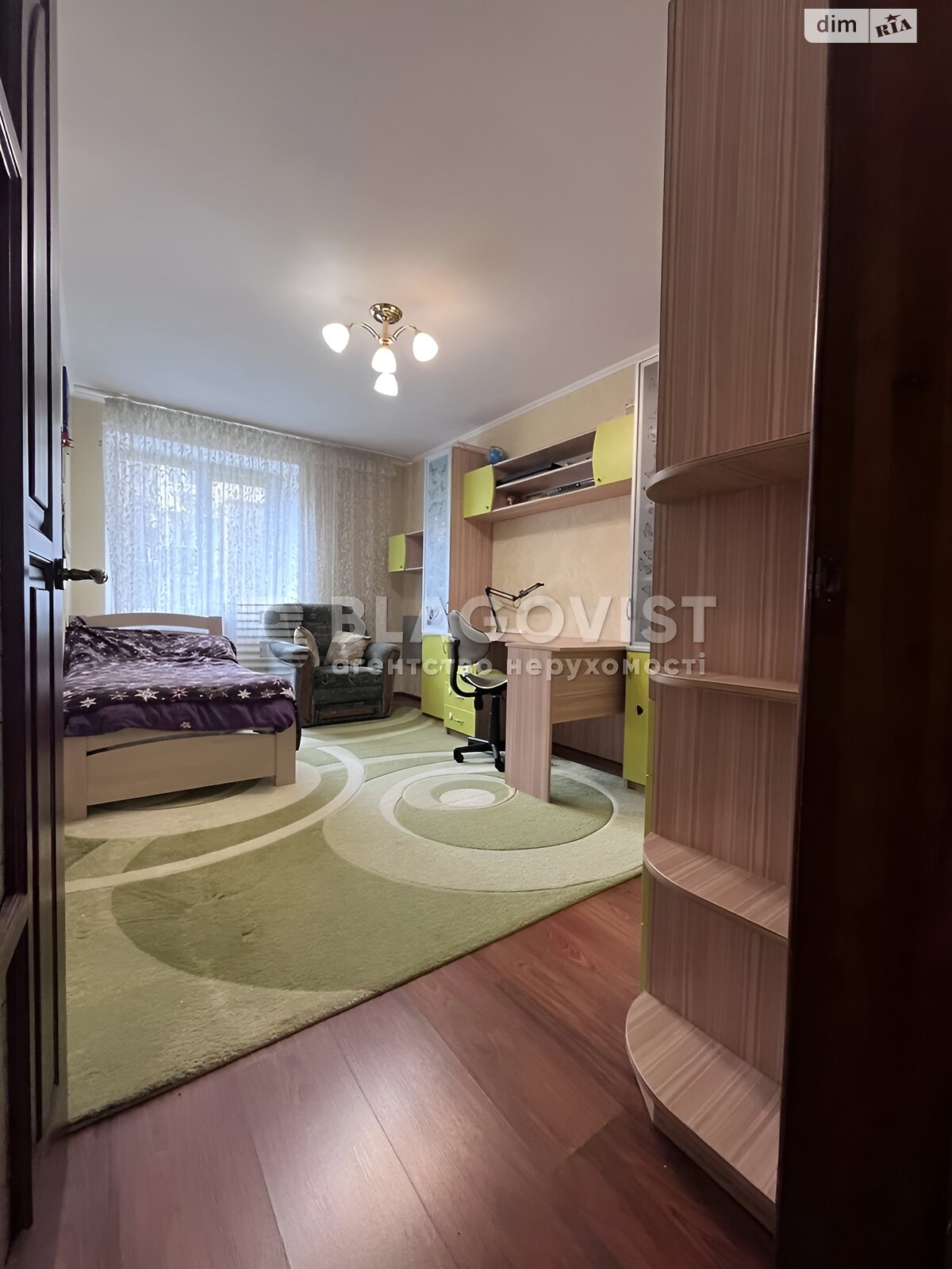 Продаж трикімнатної квартири в Києві, на просп. Червонозоряний 130, район Деміївка фото 1 Продаж трикімнатної квартири в Києві, на просп. Червонозоряний 130, район Деміївка фото 1