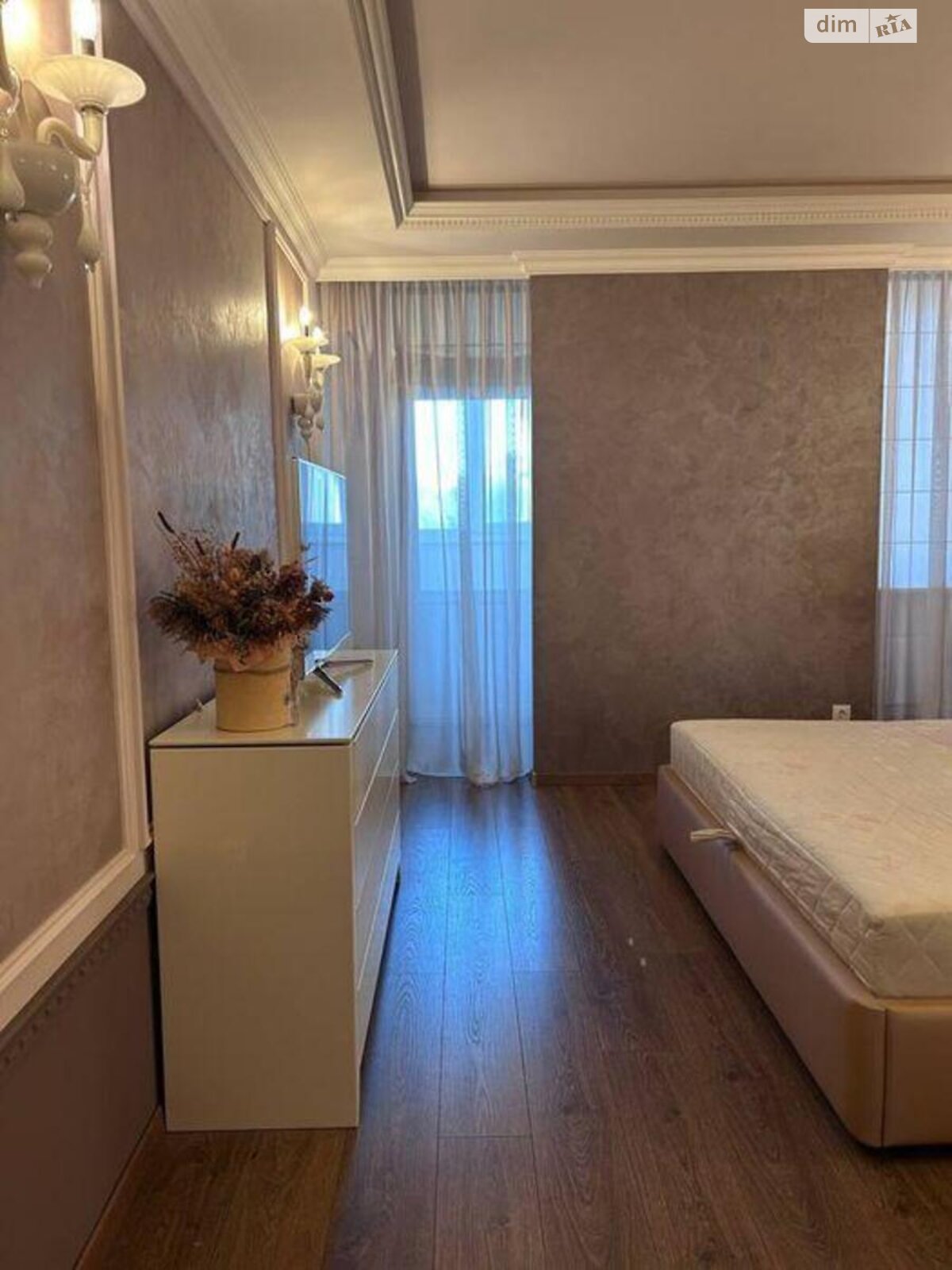 Продаж трикімнатної квартири в Києві, на просп. Червонозоряний 150Б, район Деміївка фото 1 Продаж трикімнатної квартири в Києві, на просп. Червонозоряний 150Б, район Деміївка фото 1