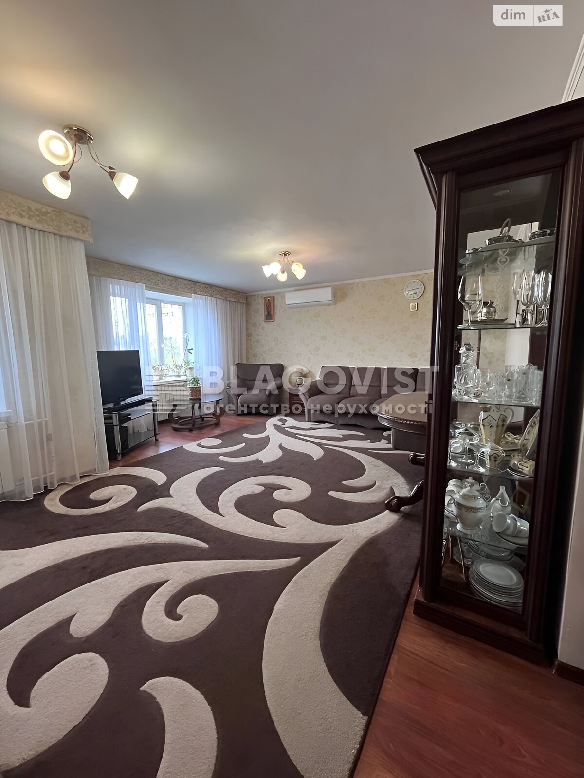 Продаж трикімнатної квартири в Києві, на просп. Валерія Лобановського 130, район Деміївка фото 1 Продаж трикімнатної квартири в Києві, на просп. Валерія Лобановського 130, район Деміївка фото 1