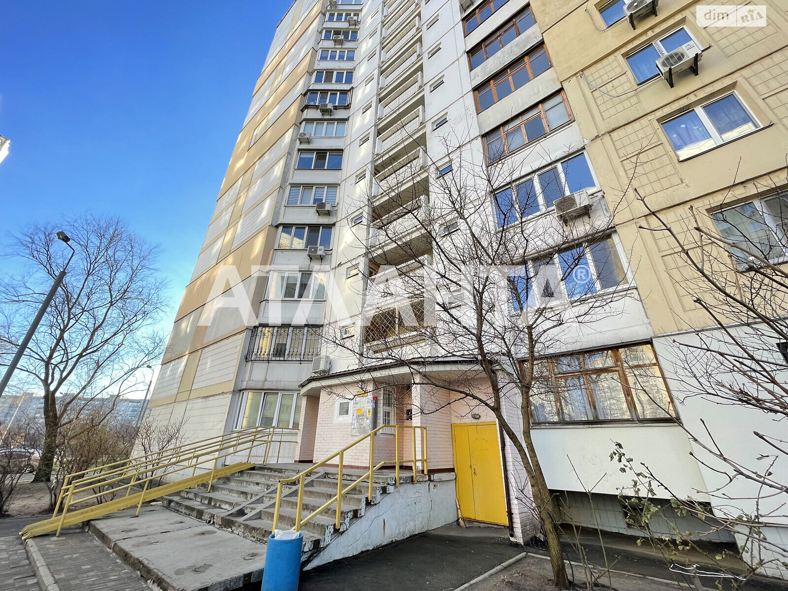 Продажа трехкомнатной квартиры в Киеве, на ул. Оноре де Бальзака, район Деснянский фото 1 Продажа трехкомнатной квартиры в Киеве, на ул. Оноре де Бальзака, район Деснянский фото 1