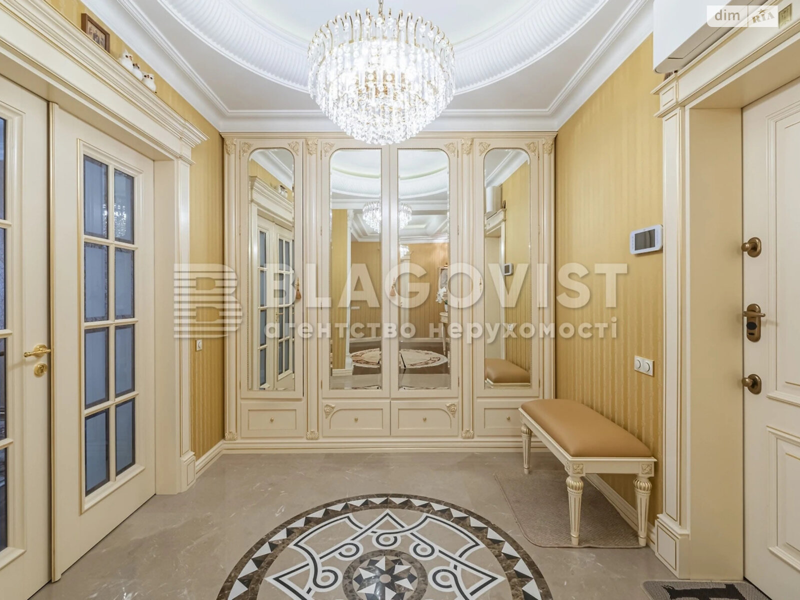 Продаж чотирикімнатної квартири в Києві, на вул. Дмитрівська 80, фото 1