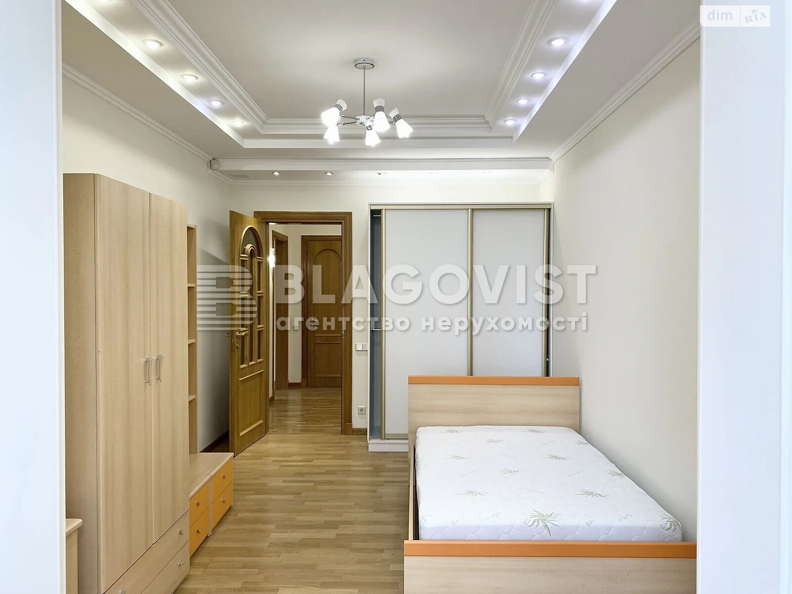 Продаж шестикімнатної квартири в Києві, на вул. Дмитрівська 17А, фото 1 Продаж шестикімнатної квартири в Києві, на вул. Дмитрівська 17А, фото 1
