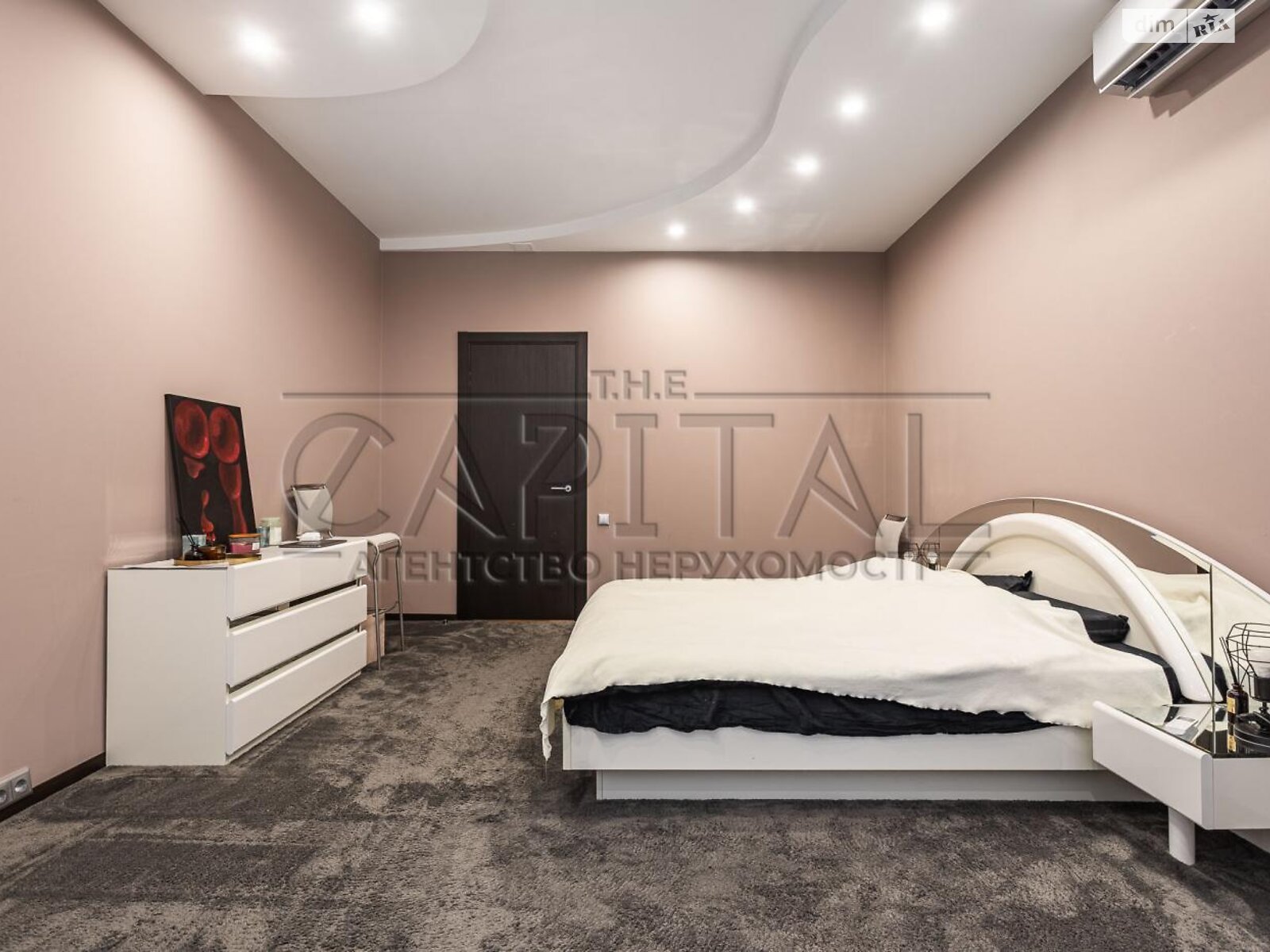 Продаж чотирикімнатної квартири в Києві, на вул. Дмитрівська 69, район Шевченківський фото 1