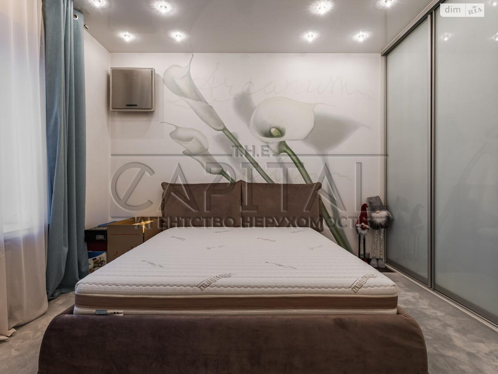 Продаж чотирикімнатної квартири в Києві, на вул. Дмитрівська 69, район Шевченківський фото 1