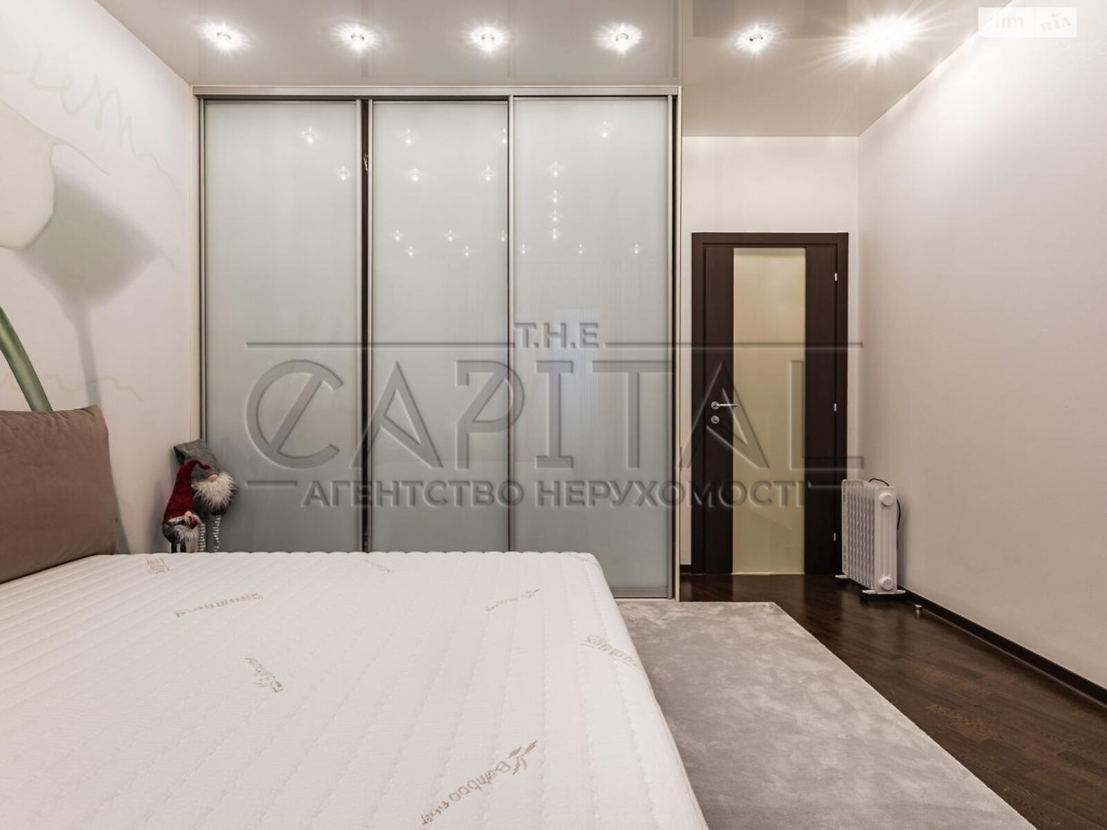 Продаж чотирикімнатної квартири в Києві, на вул. Дмитрівська 69, район Шевченківський фото 1