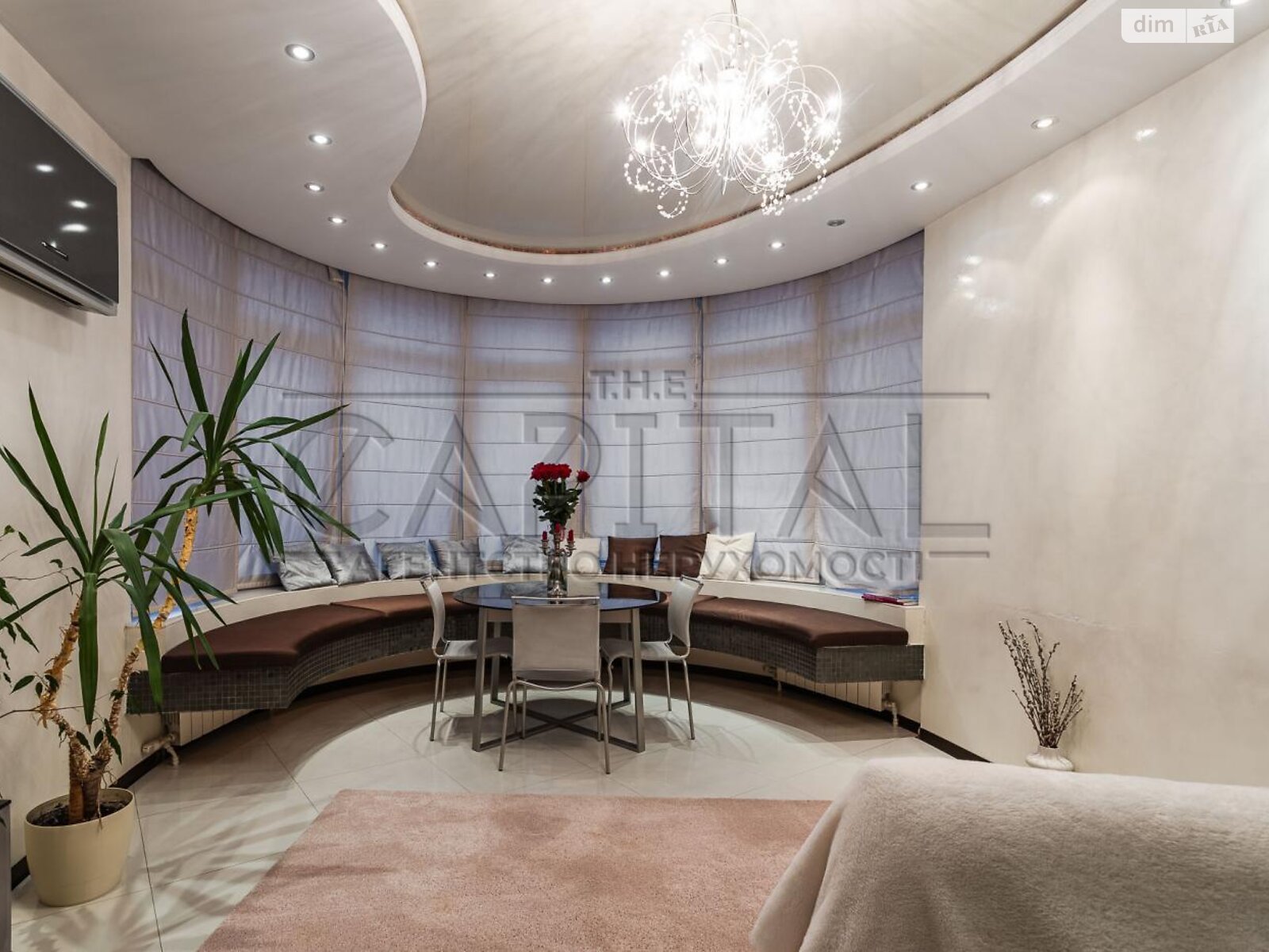 Продаж чотирикімнатної квартири в Києві, на вул. Дмитрівська 69, район Шевченківський фото 1