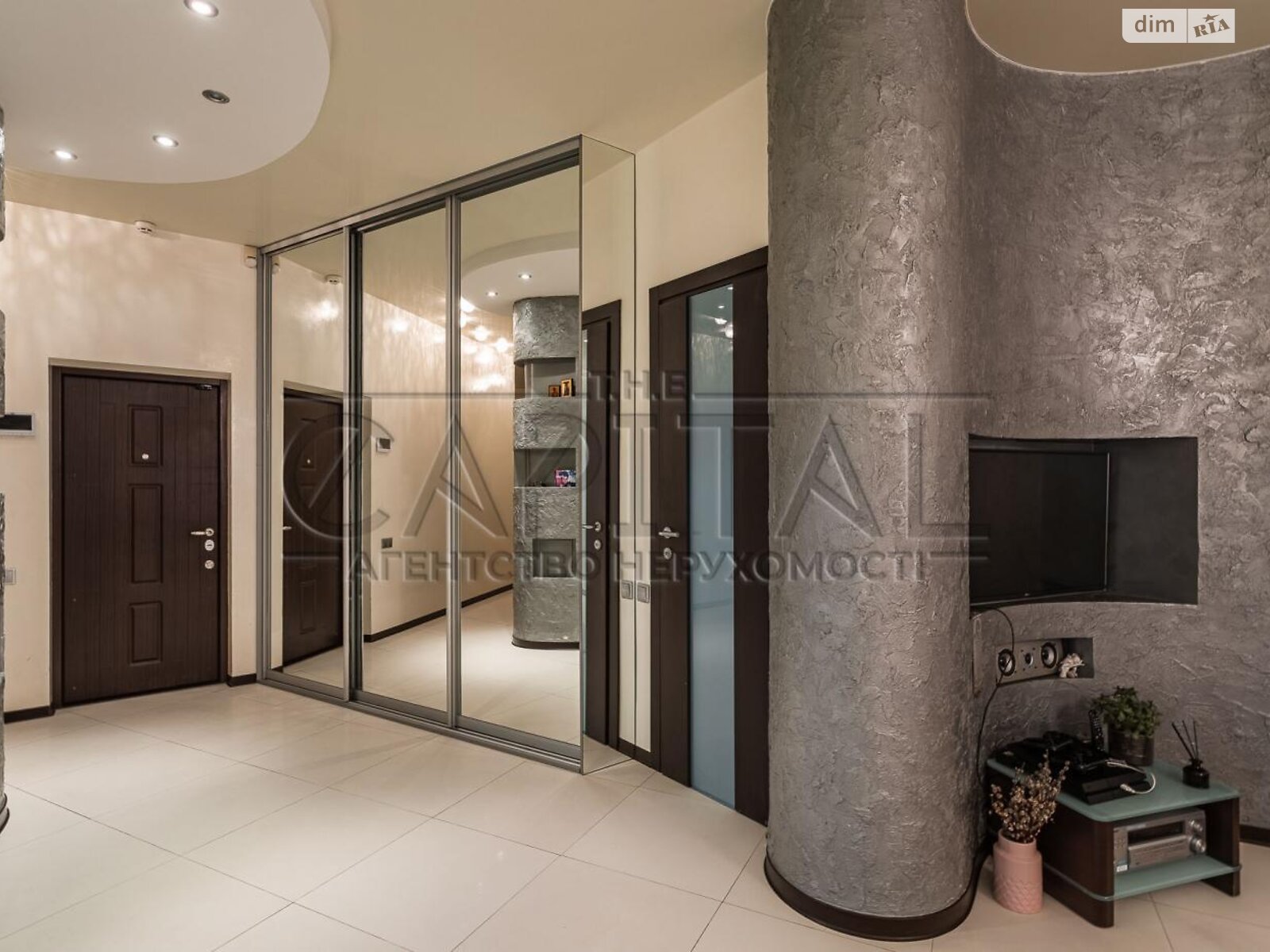 Продаж чотирикімнатної квартири в Києві, на вул. Дмитрівська 69, район Шевченківський фото 1