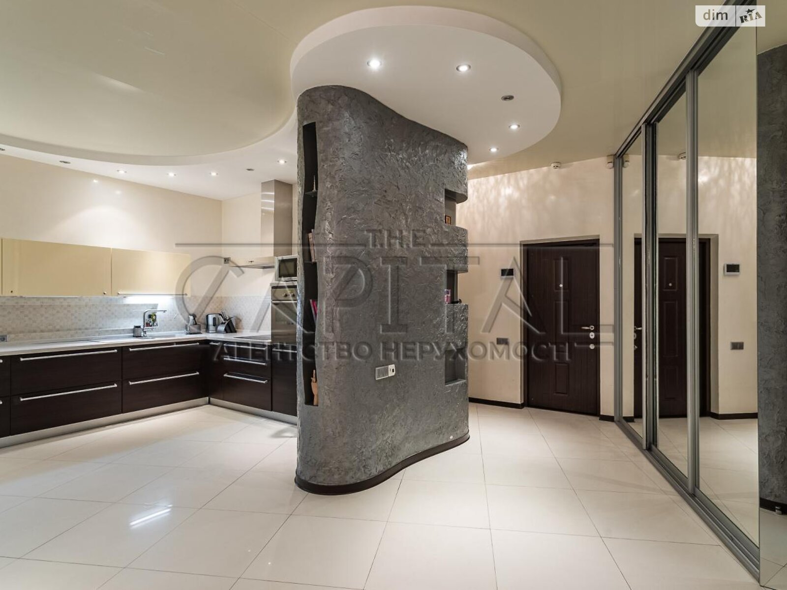 Продаж чотирикімнатної квартири в Києві, на вул. Дмитрівська 69, район Шевченківський фото 1